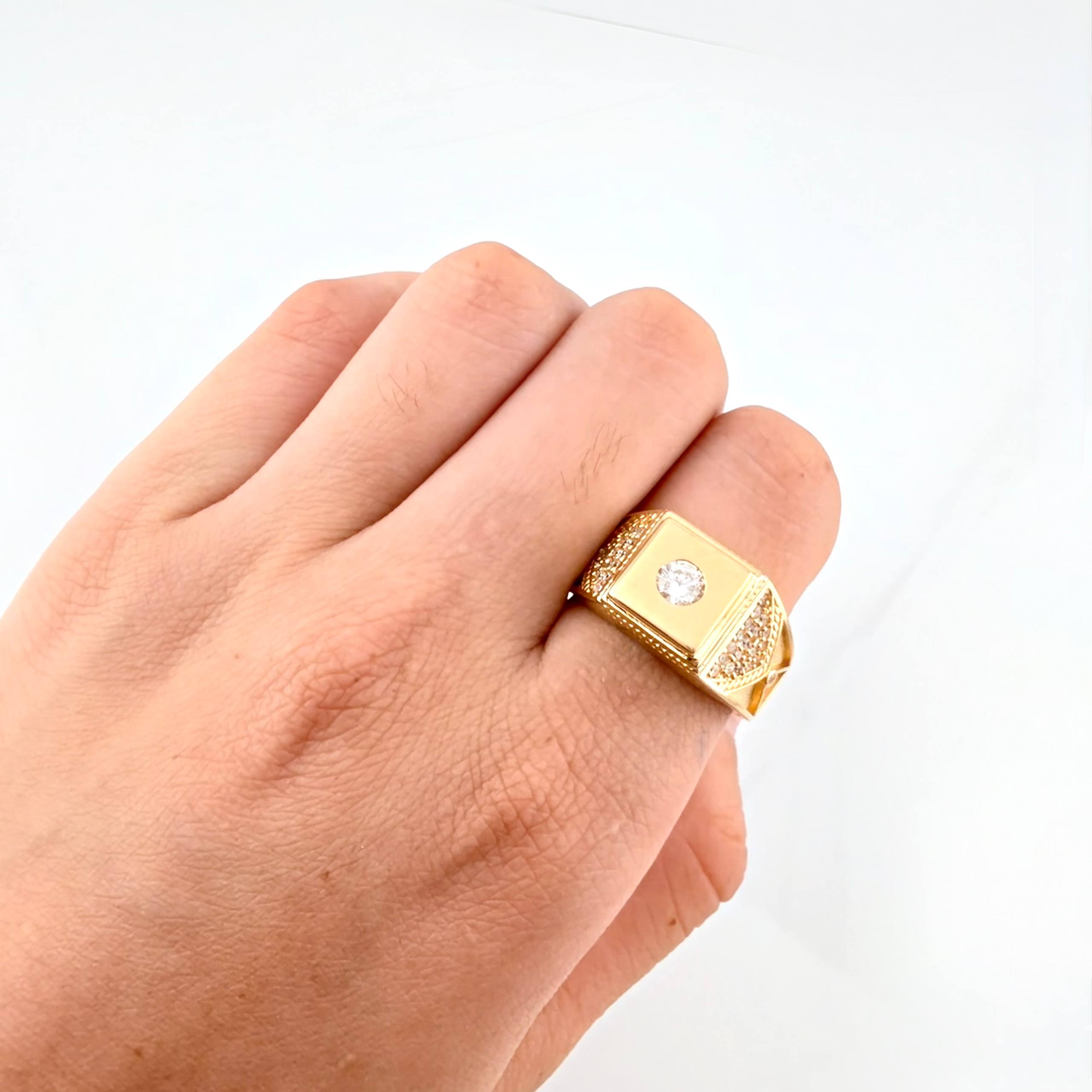Textured Half Rhombus Ring 6.75gr / T10 / 18K Yellow Gold ©