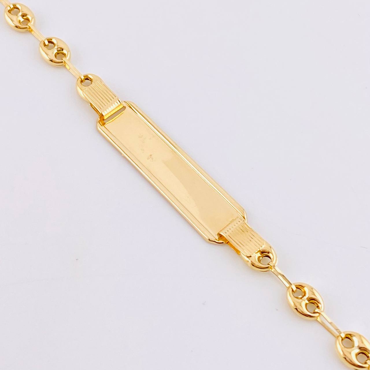 Pulso GC Placa Rectangular 4.1gr / 7 3/4 in / 5.5mm Oro Amarillo 18K