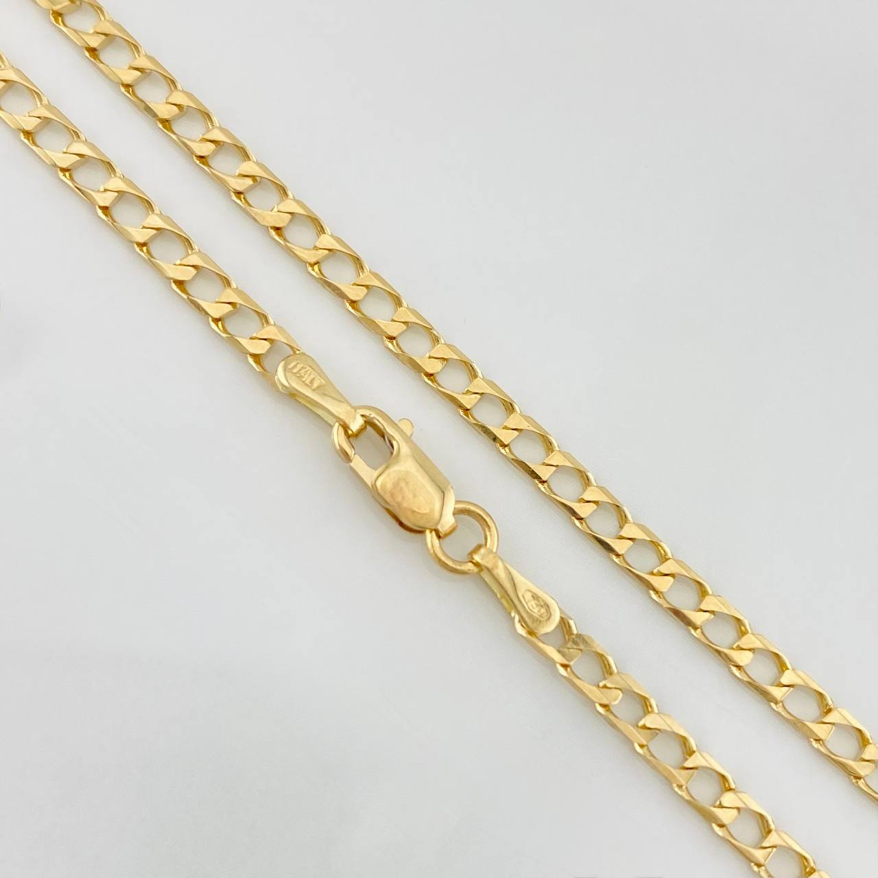Cadena Cubana 8.25g / 24 in / 2.5mm Oro Amarillo 18K