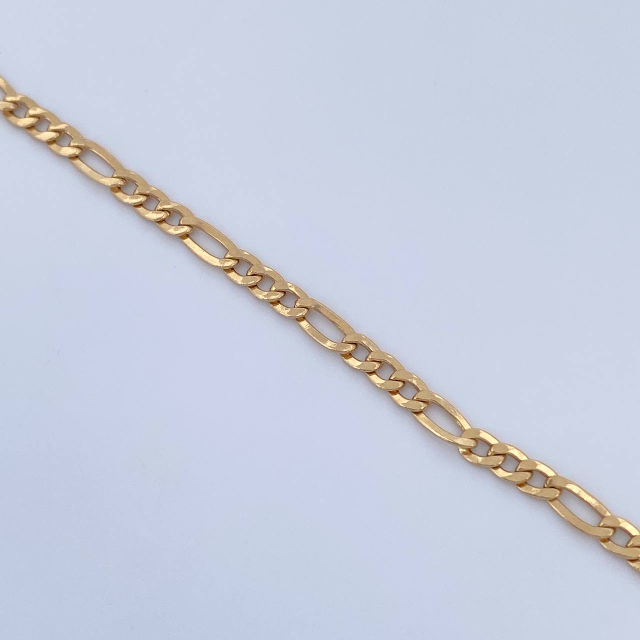 Pulso Figaro 2.3gr / 19.4cm / 3.4mm Oro Amarillo +1 18K $
