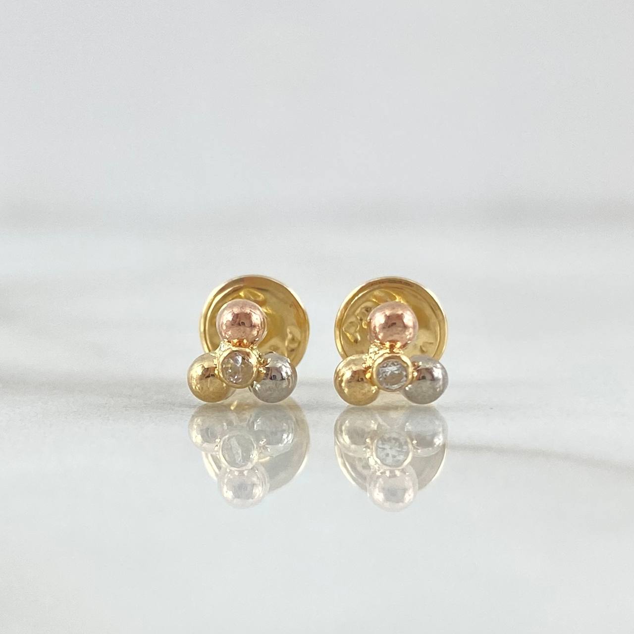 Trio Beads Stud Earrings 0.55gr / 18K Gold ©