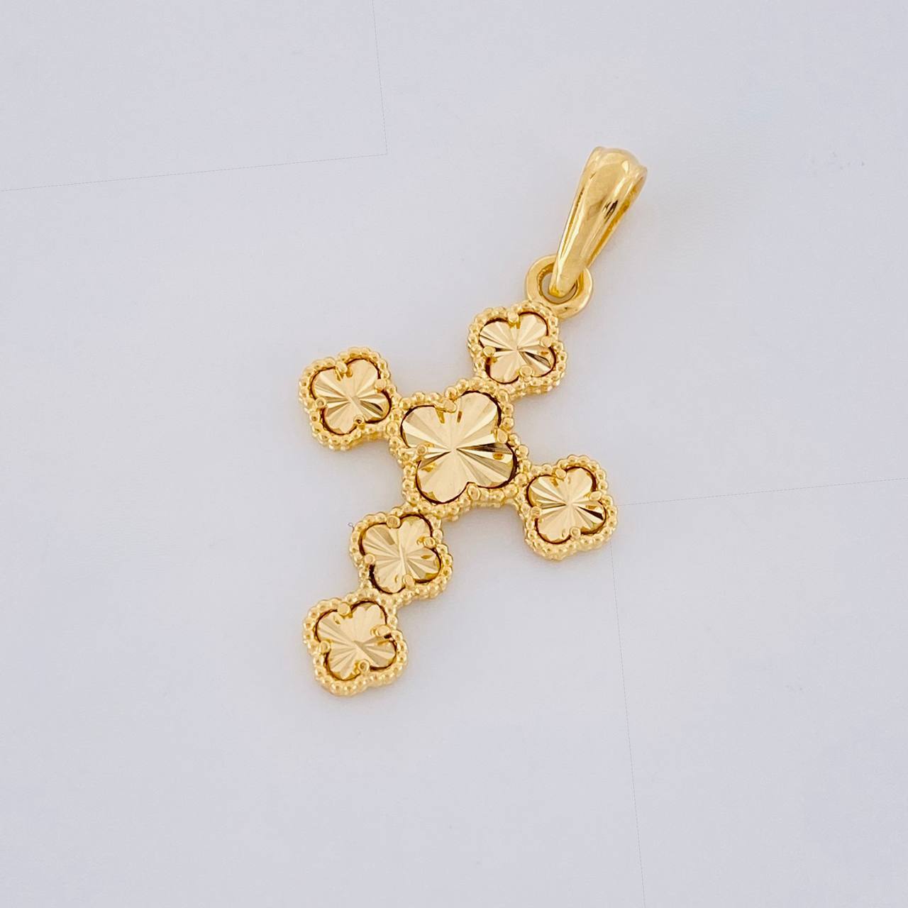 Dije Cruz Trebol 2.6g / 1 1/4 in Oro Amarillo 18K