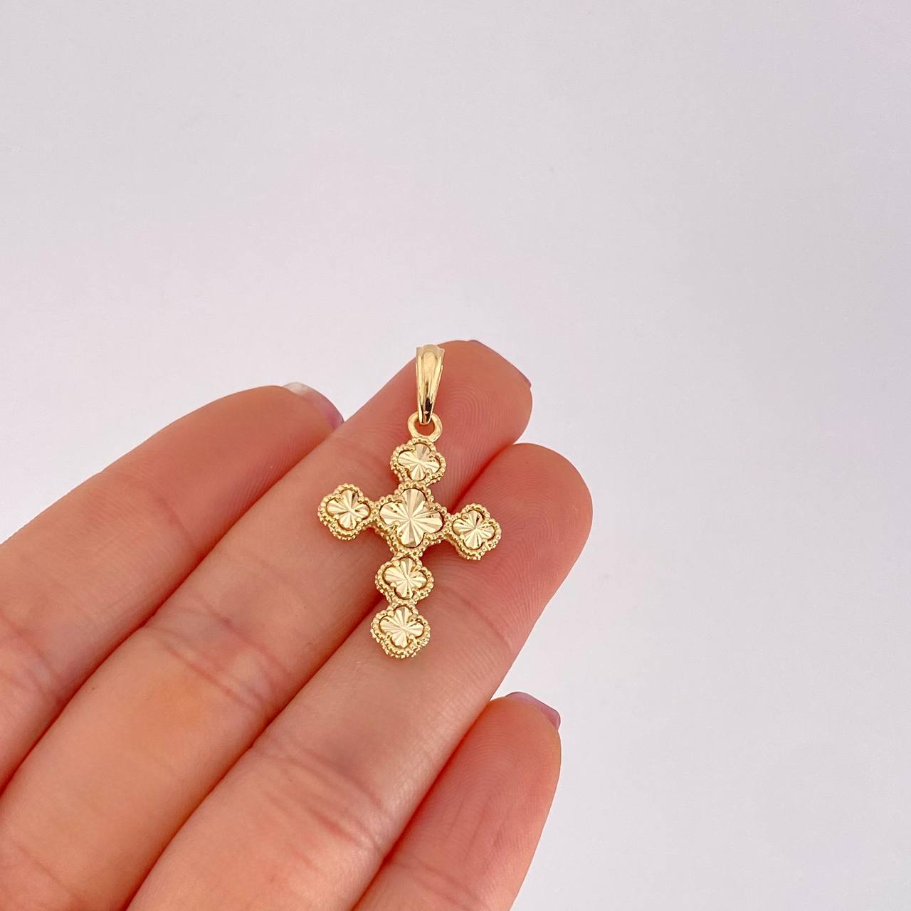 Dije Cruz Trebol 2.6g / 1 1/4 in Oro Amarillo 18K