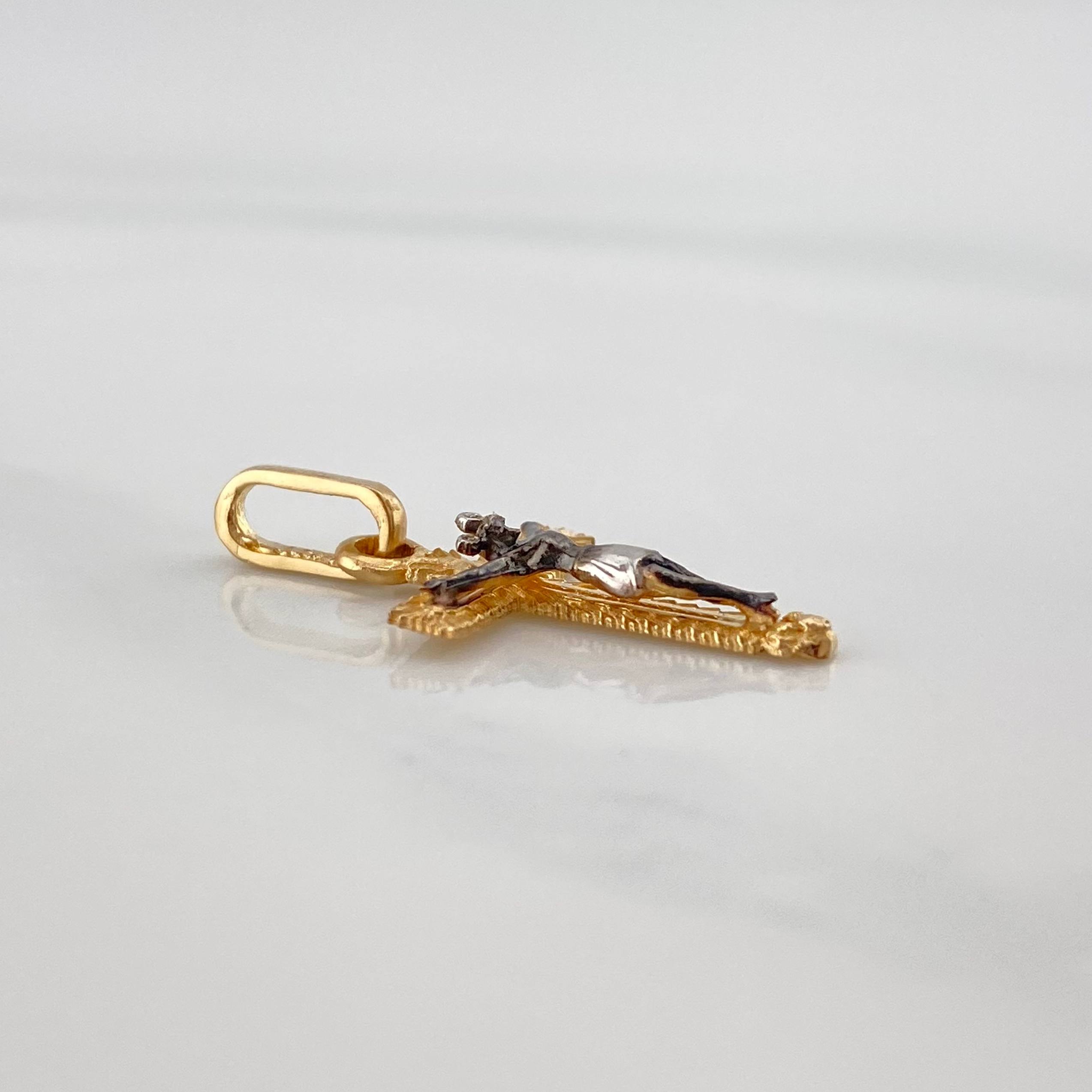 Dije Cruz Cristo Milagroso De Buga 0.85 g / 1 in Tres Oros 18K