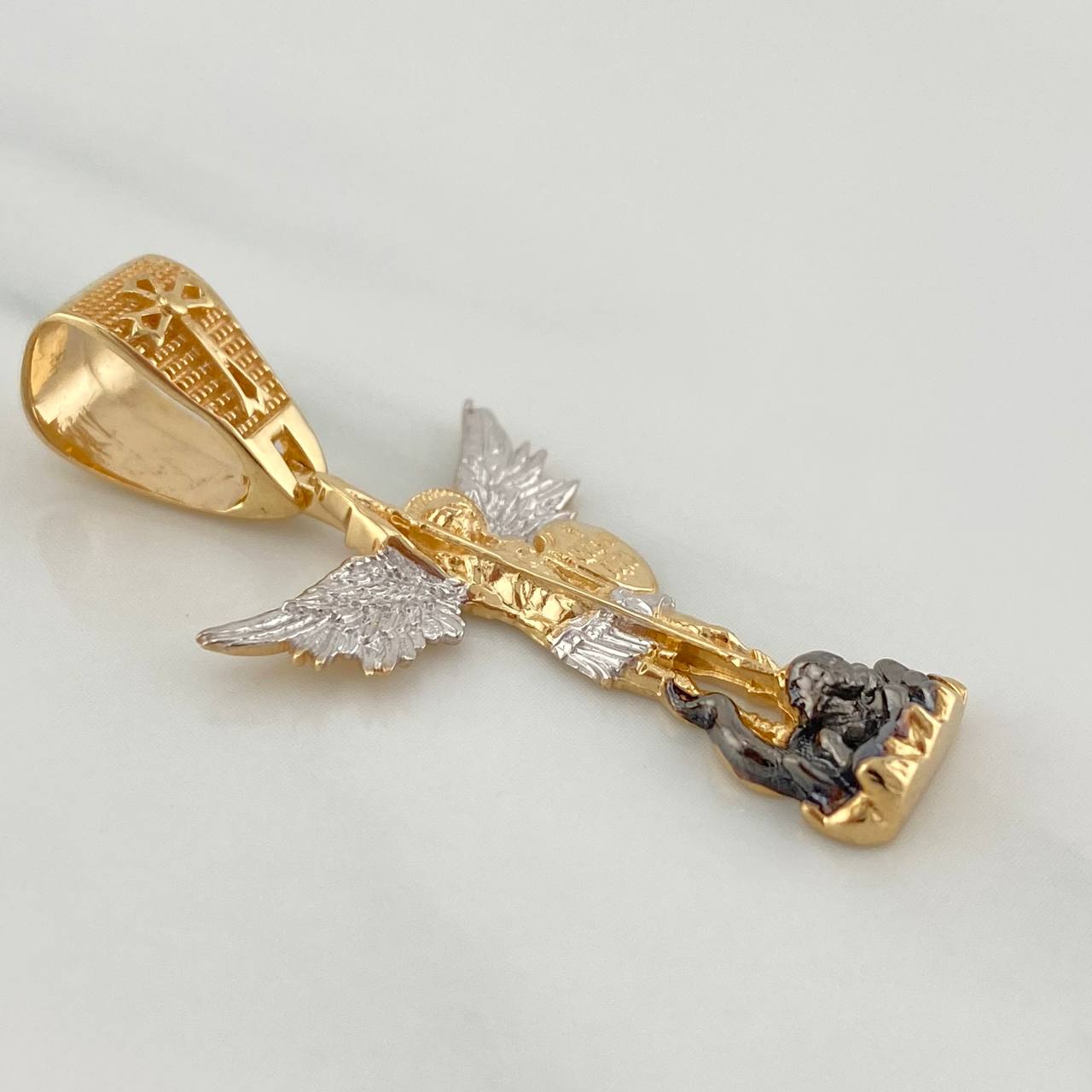 Dije San Miguel Arcangel 4.7 g / 1 1/2 in Tres Oros 18K