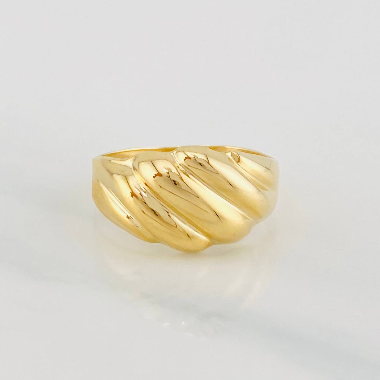 Waves Ring 1.9g / Size 7 1/4 Yellow Gold 18K