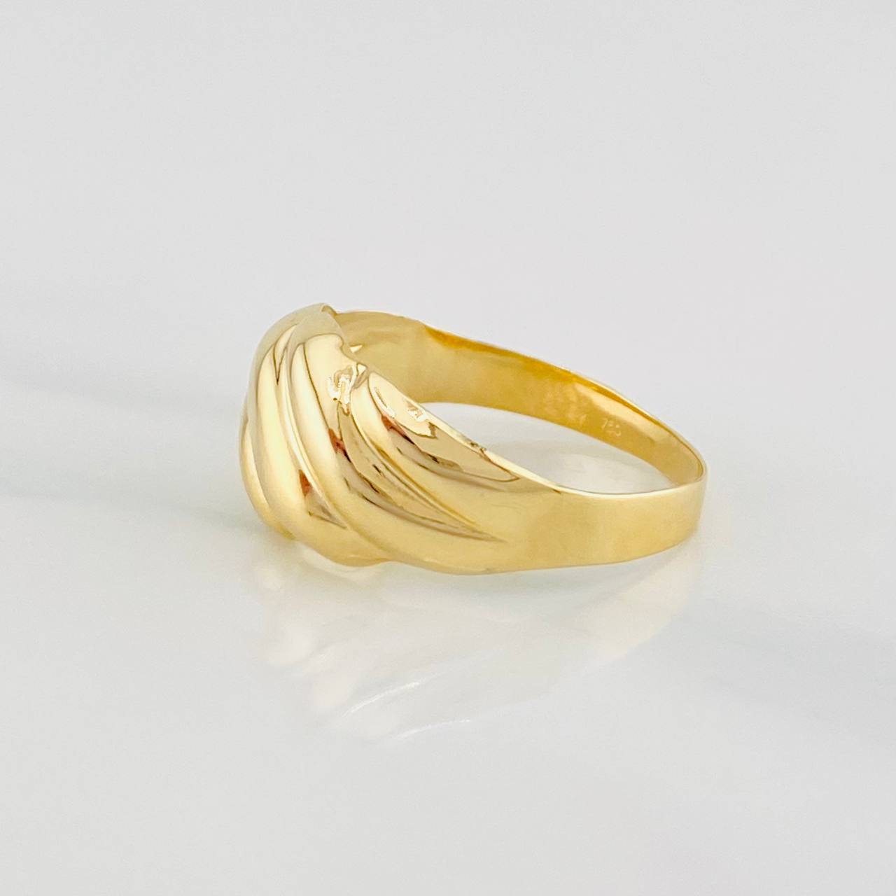 Waves Ring 1.9g / Size 7 1/4 Yellow Gold 18K