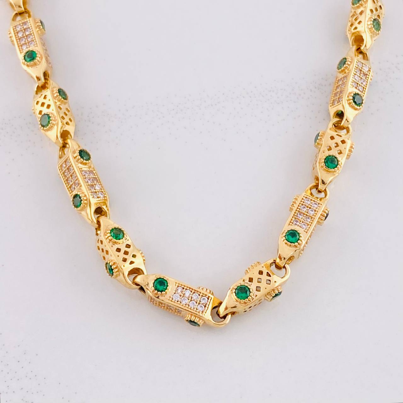 Cadena Rustica Cilindros Tridimensionales 52.2g / 26 in / 5.5mm Oro Amarillo 18K