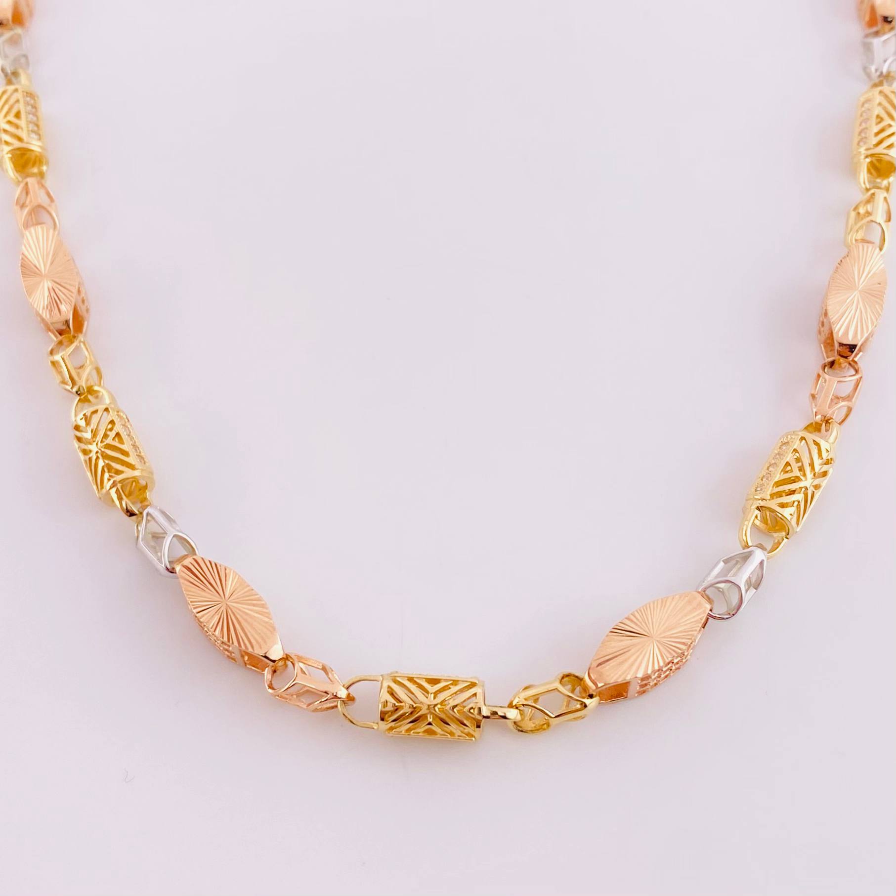Cadena Rustico Cilindro Rectangular Diamantada 51.7g / 27 3/4 in / 5.5mm Tres Oros 18K