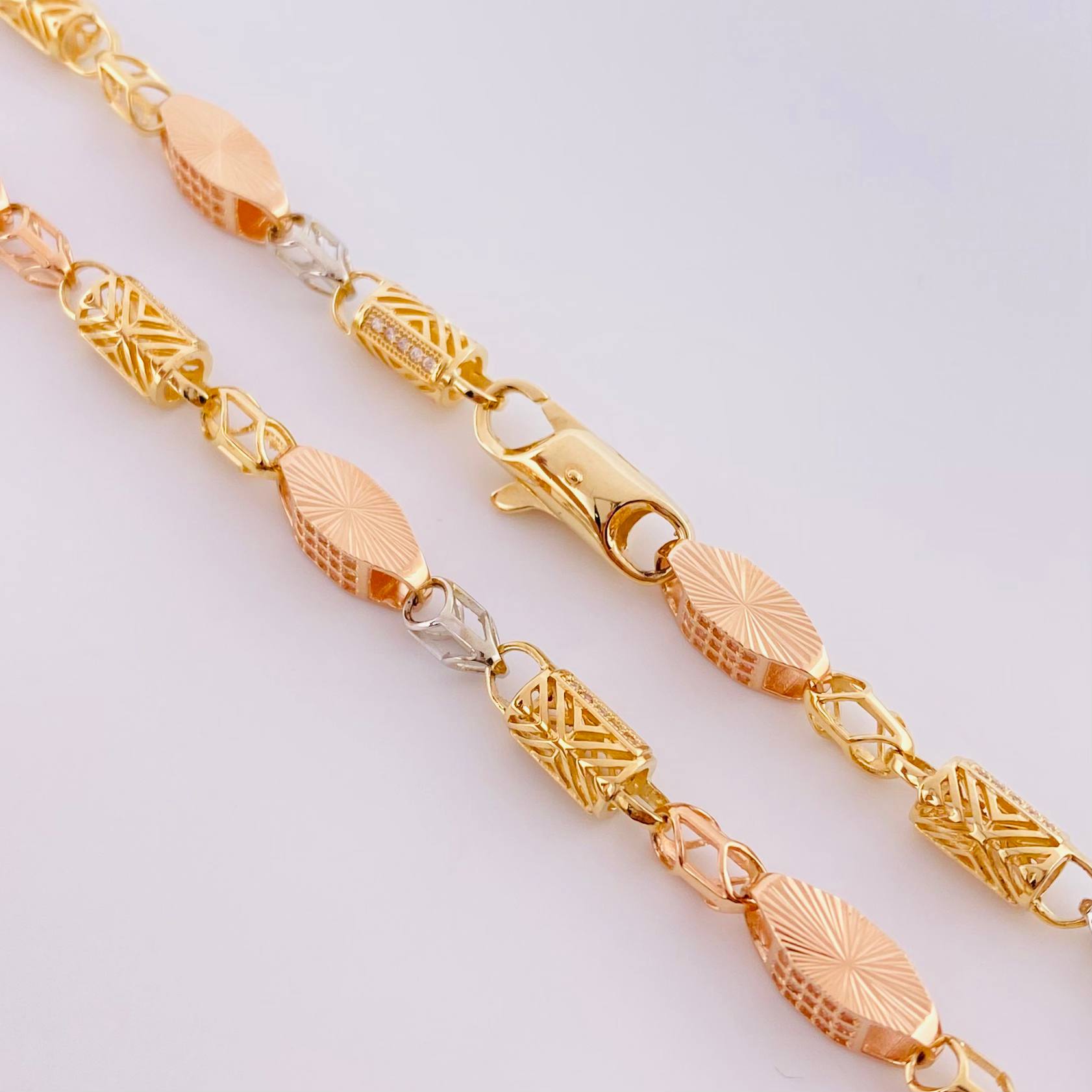 Cadena Rustico Cilindro Rectangular Diamantada 51.7g / 27 3/4 in / 5.5mm Tres Oros 18K