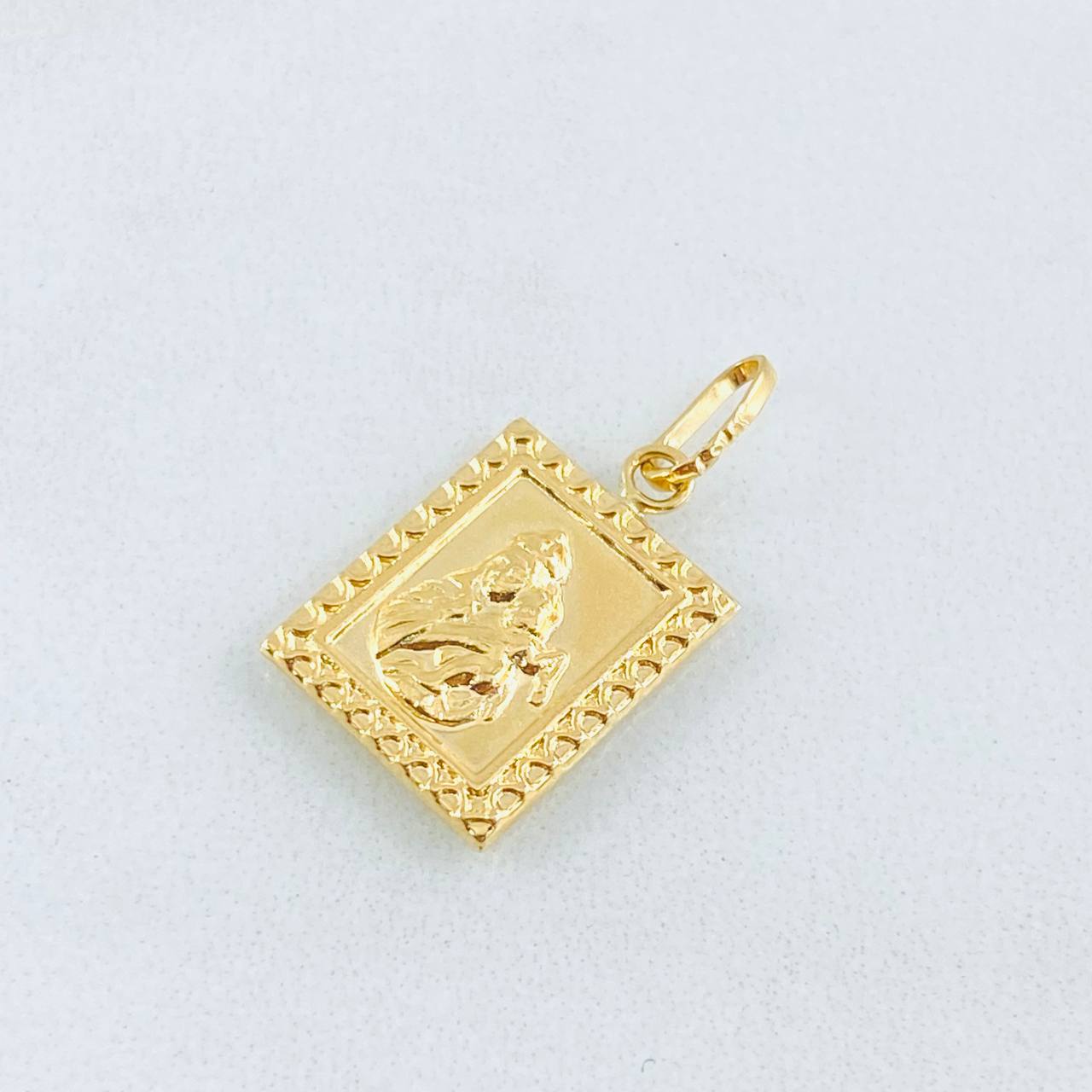 Dije Placa Doble Faz 0.85gr / 3/4 in / Oro Amarillo 18K *