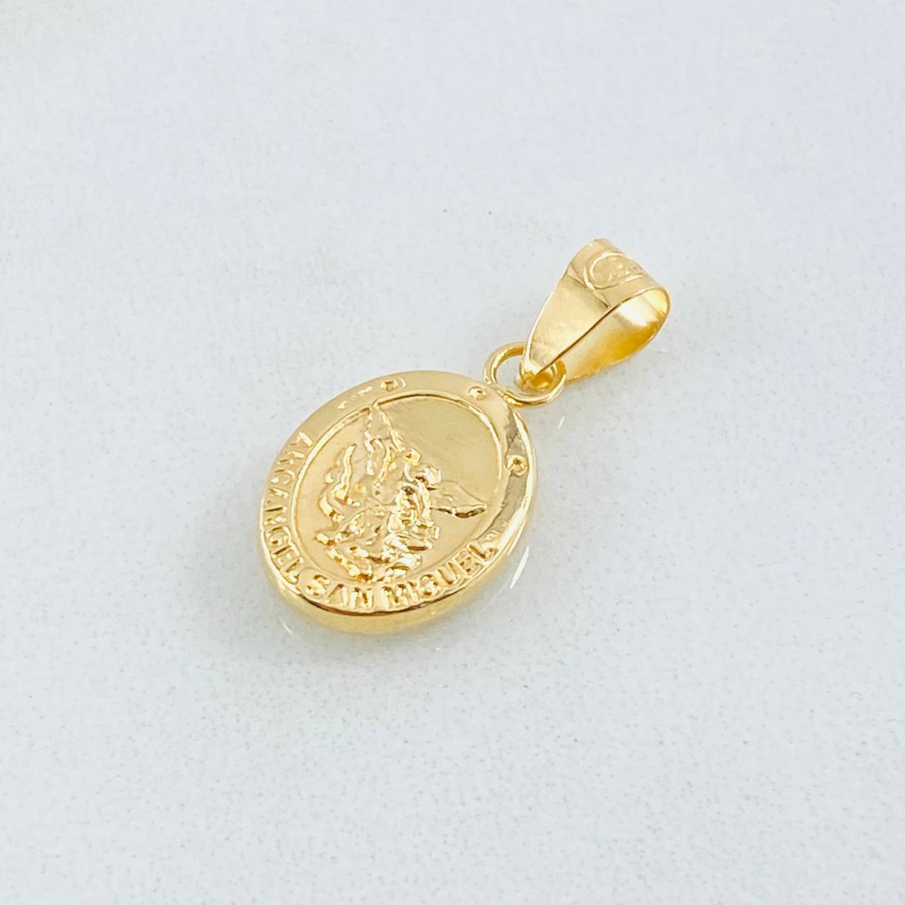 Dije San Miguel Arcangel 0.7gr / 3/4 in / Oro Amarillo 18K