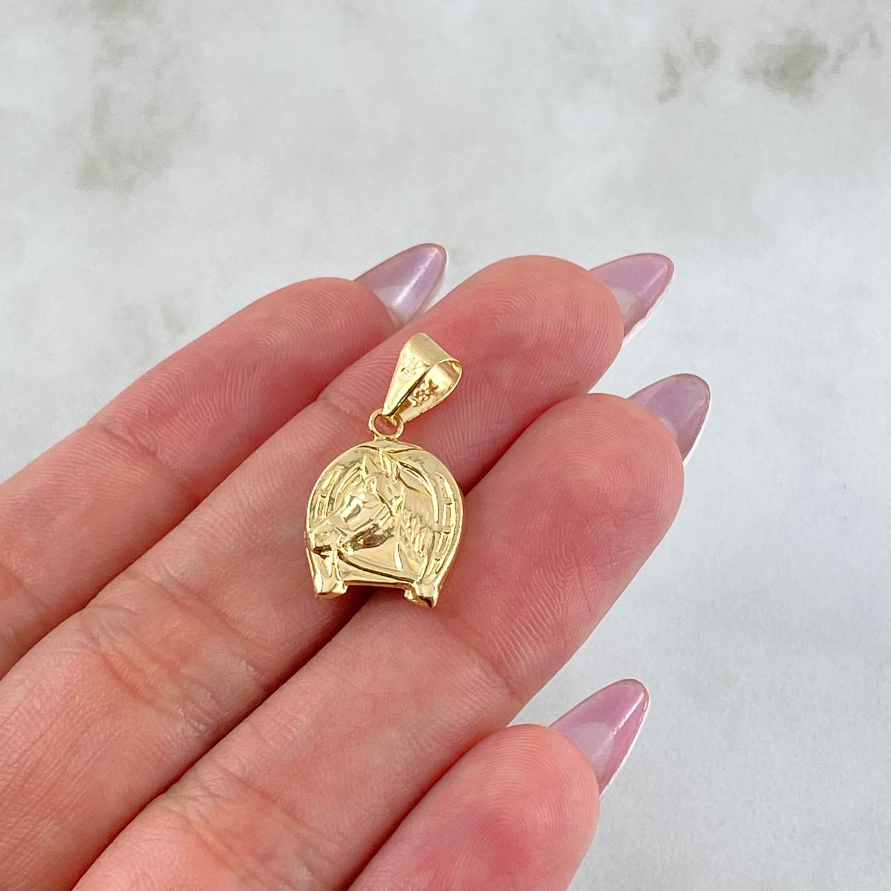 Dije Herradura Caballo 1.15gr / 3/4 in / Oro Amarillo 18K ©