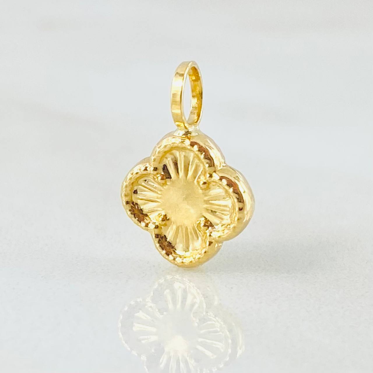 Dije Trebol Dorado 0.5gr / 1/2 in / Oro Amarillo 18K
