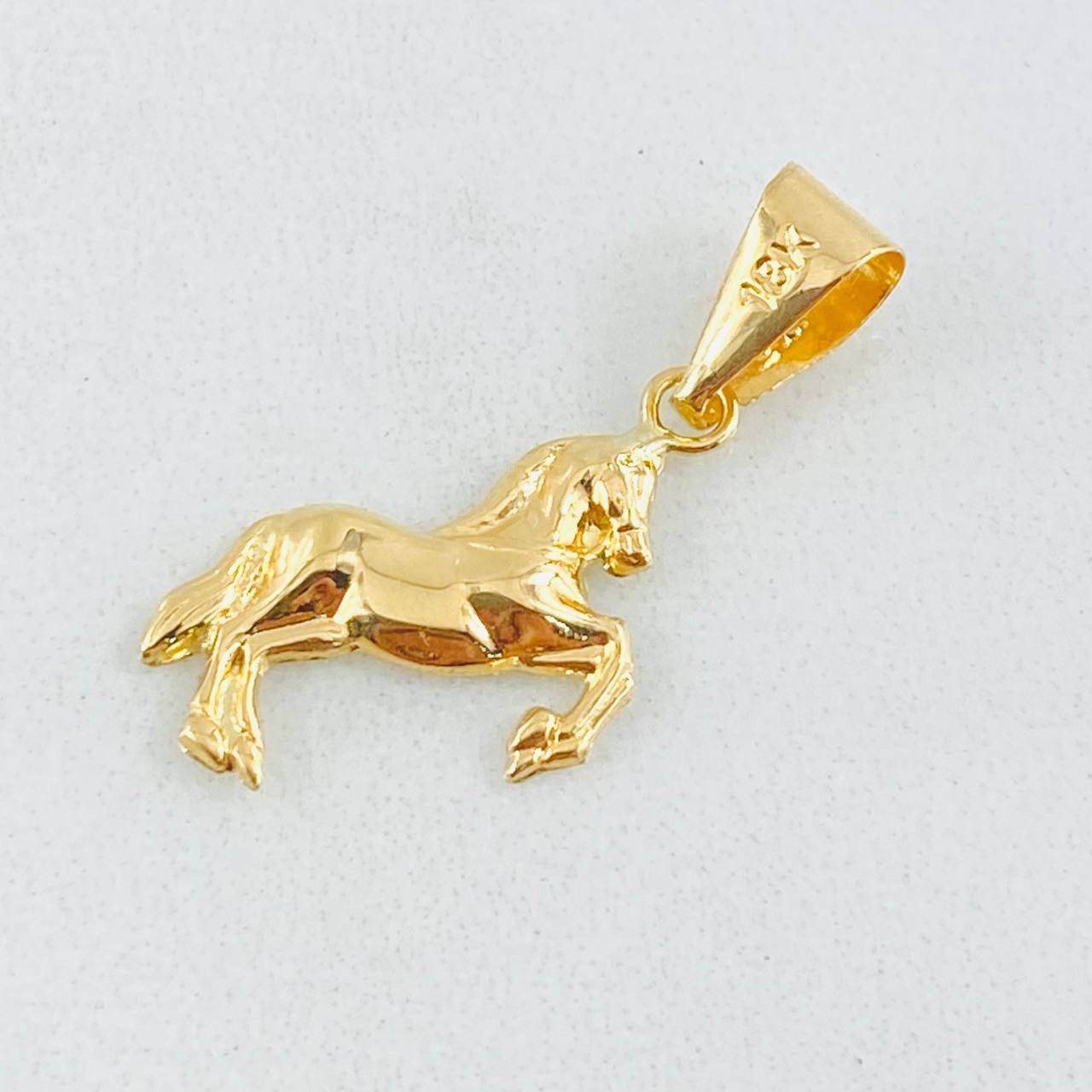 Dije Caballo 0.65gr / 1 in / Oro Amarillo 18K ©