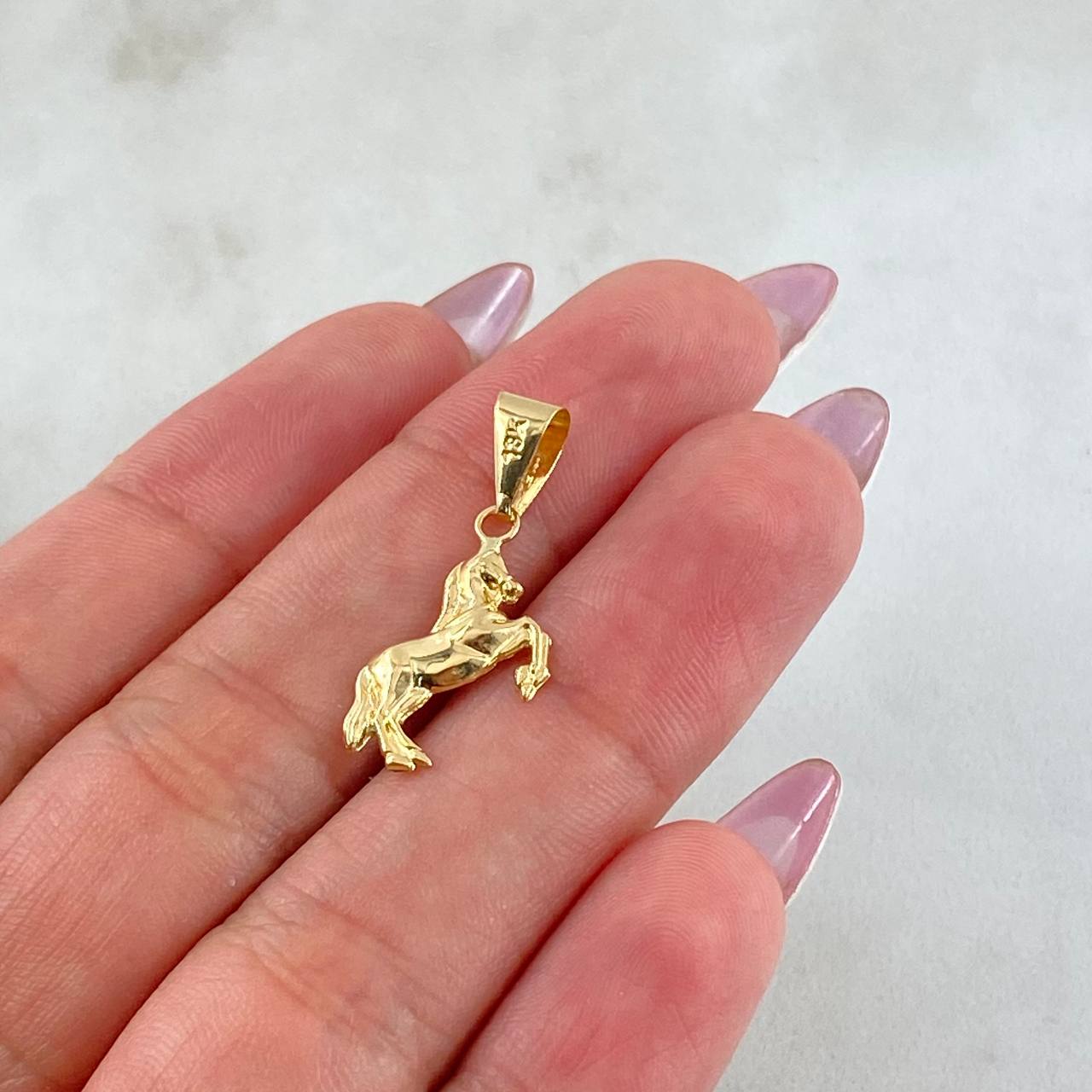 Dije Caballo 0.65gr / 1 in / Oro Amarillo 18K ©