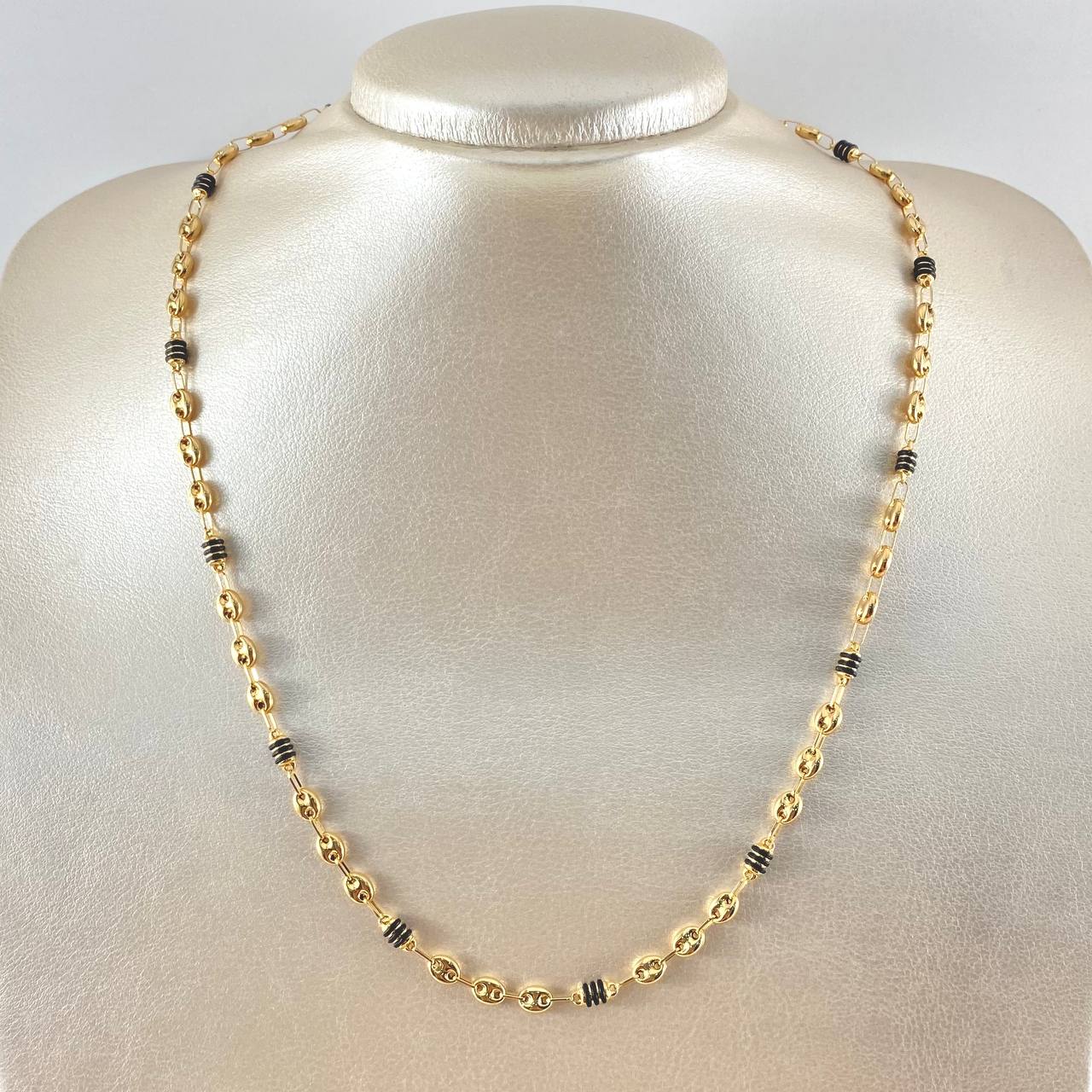 Cadena Rustica Rx Cauchos Negros 7.9gr / 19 3/4 in / 4.5mm Oro Amarillo 18K ©