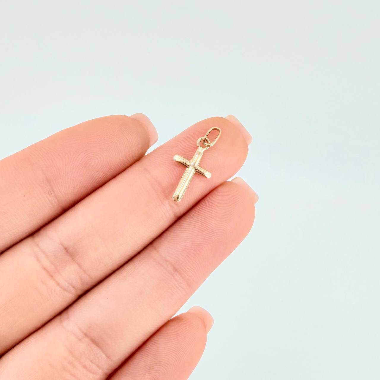 Pendant Flat-Tipped Cross 0.3 g / 3/4 in 18K Yellow Gold
