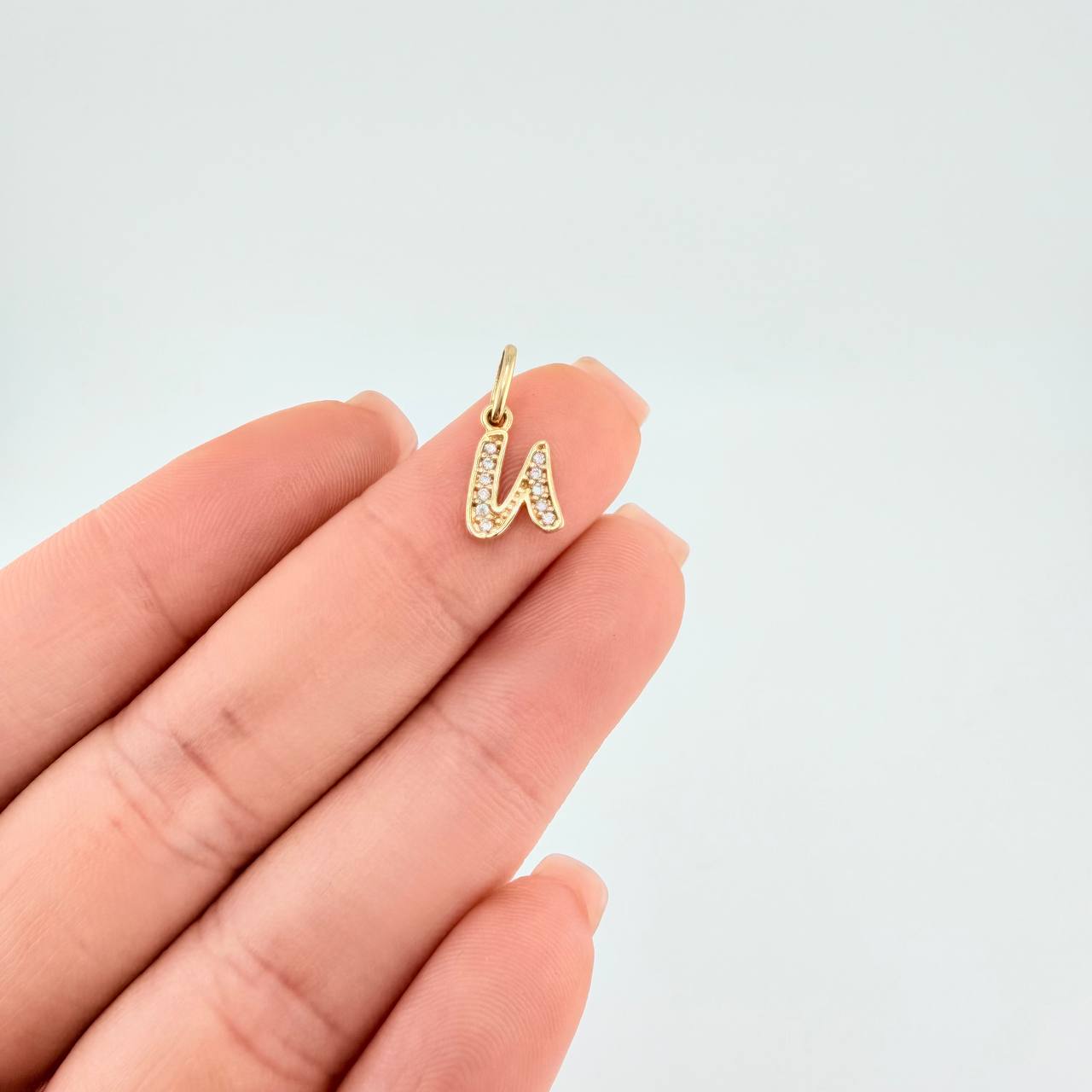 Dije Letra U Cursiva 0.75 g / 3/4 in Oro Amarillo 18K