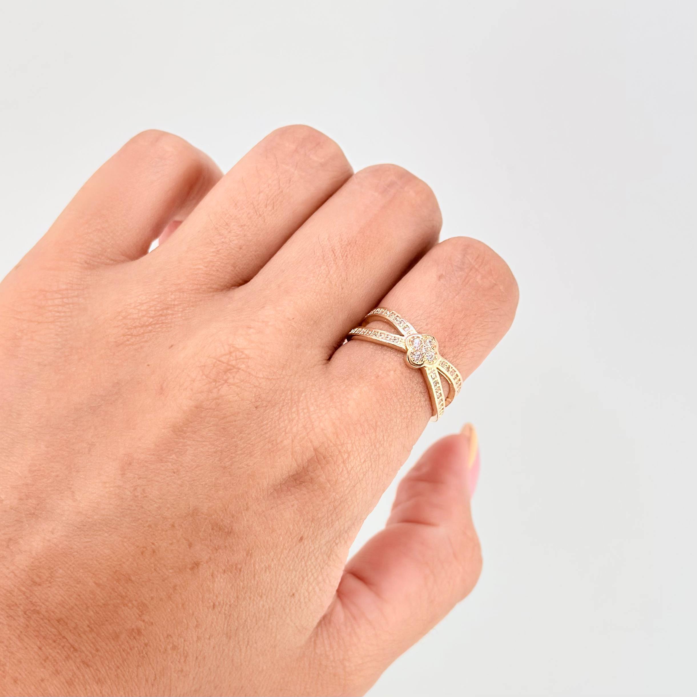Clover Ring Infinite Ribbon 2.95 g / T7 1/4 Yellow Gold 18K