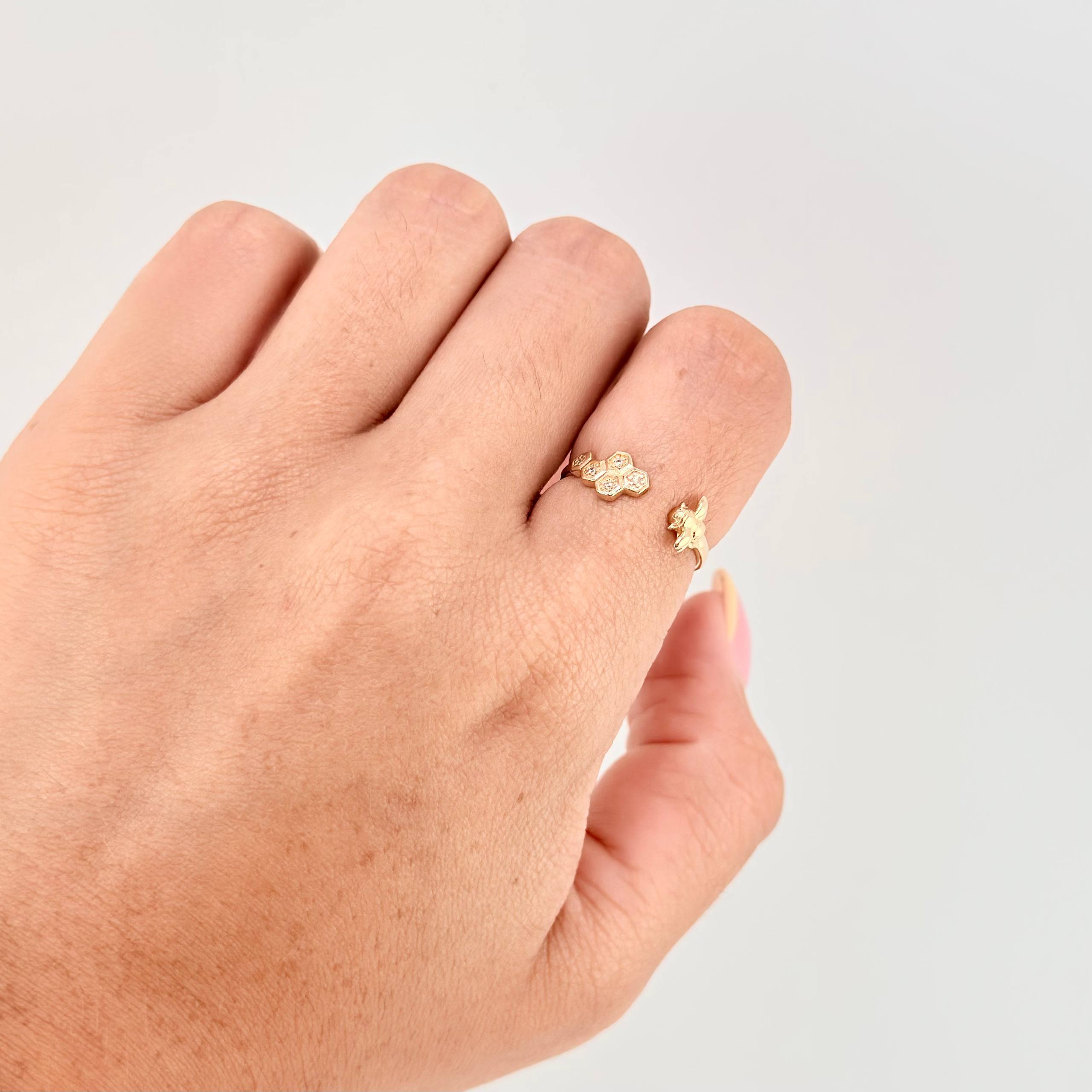 Anillo Enjambre de Abeja 1.2g / T5 1/2 Oro Amarillo 18K
