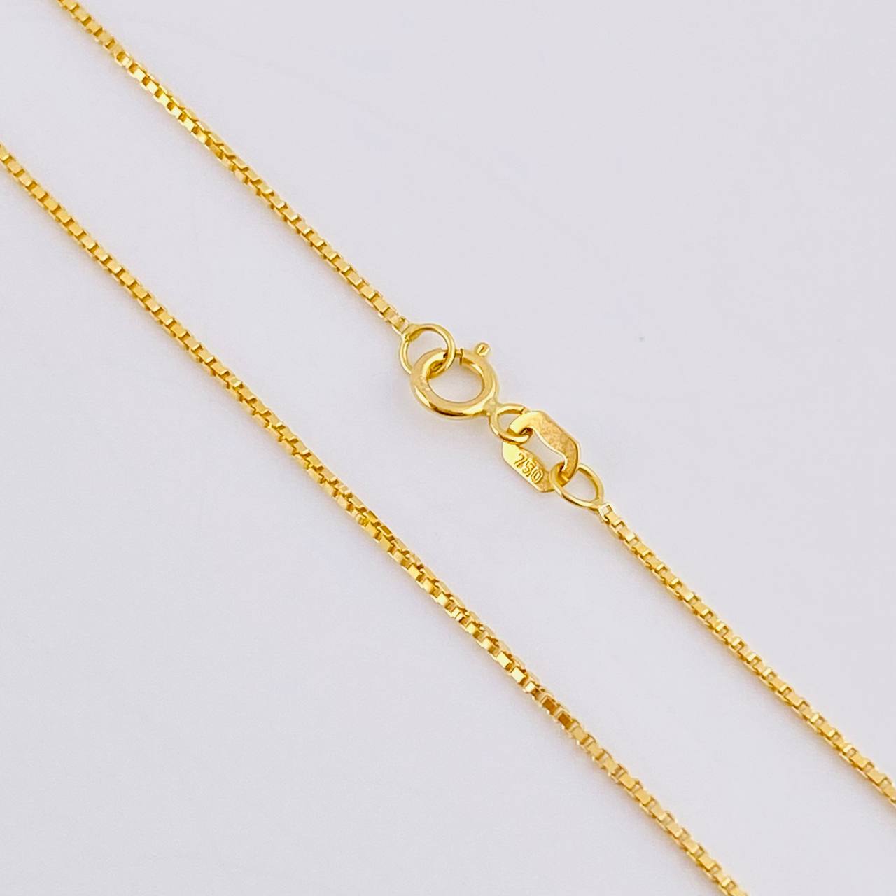 Cadena Veneciana 3.4 g / 24 in / 0.9 mm Oro Amarillo 18K
