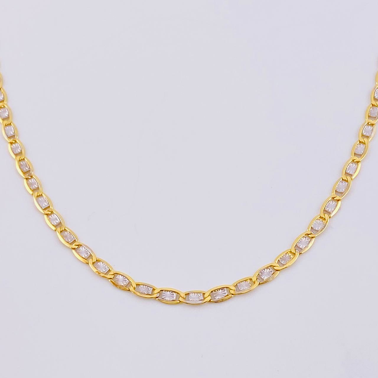 Cadena Plana Diamantada 4.3 g / 23 3/4 in / 2.9 mm Dos Oros Amarillo Blanco 18K