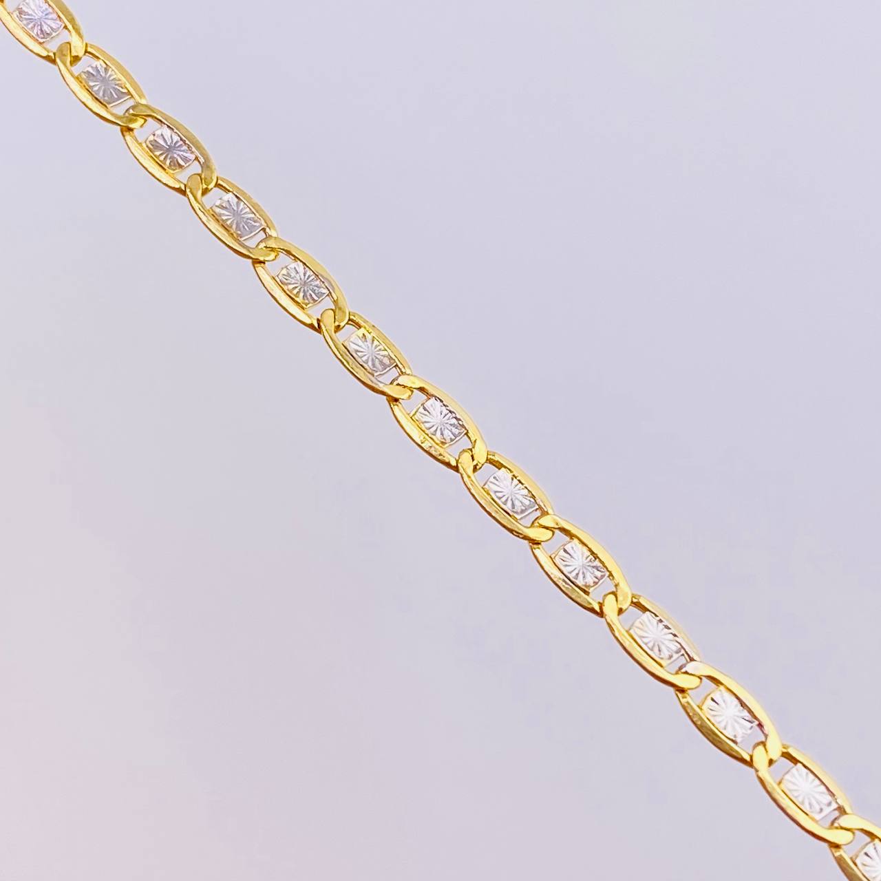 Cadena Plana Diamantada 4.3 g / 23 3/4 in / 2.9 mm Dos Oros Amarillo Blanco 18K