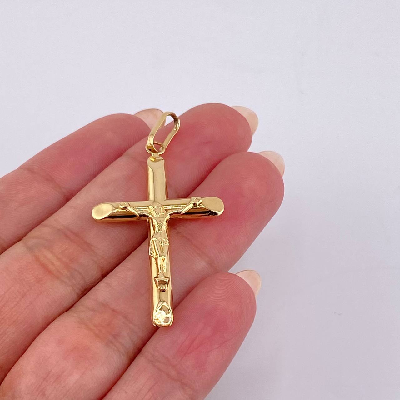 Pendant Cross Christ Flat Tips 1.9 g / 1 3/4 in Yellow Gold 18K