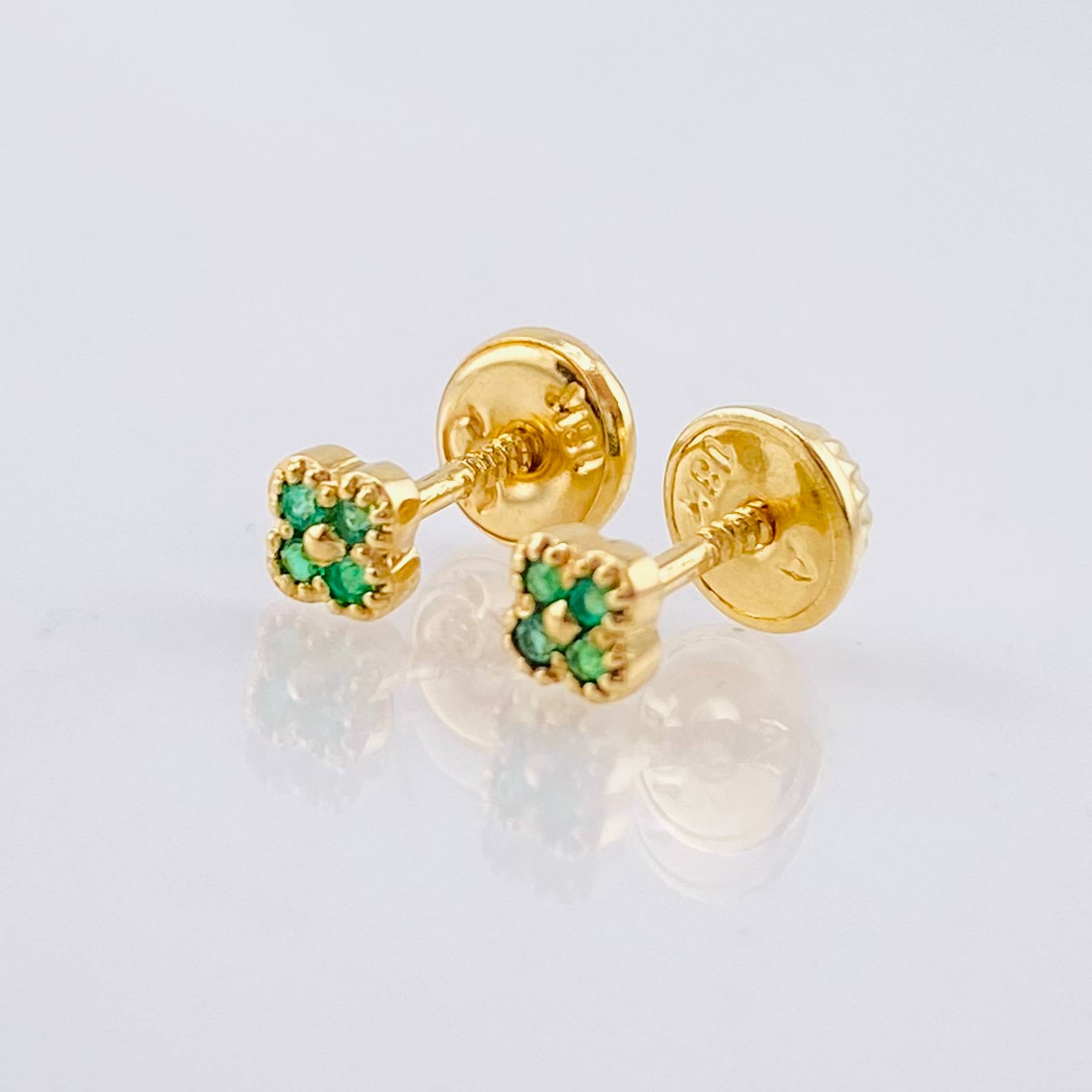 Topos Trebol Esmeralda 6pts 0.8gr / 3.6mm Oro Amarillo 18K *