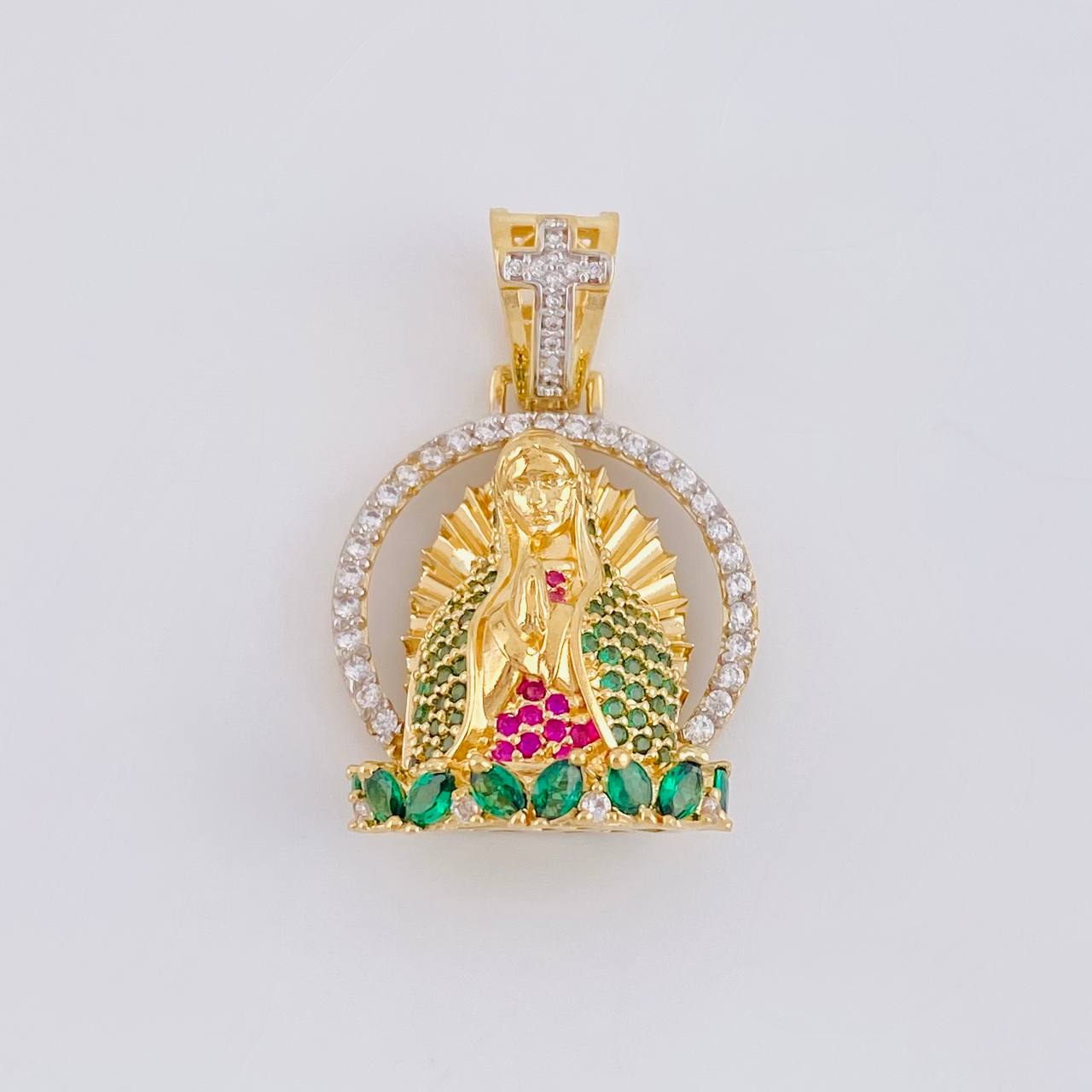 Pendant Virgin of Guadalupe in Relief 7.05g / 1 1/4 in 18K Yellow Gold