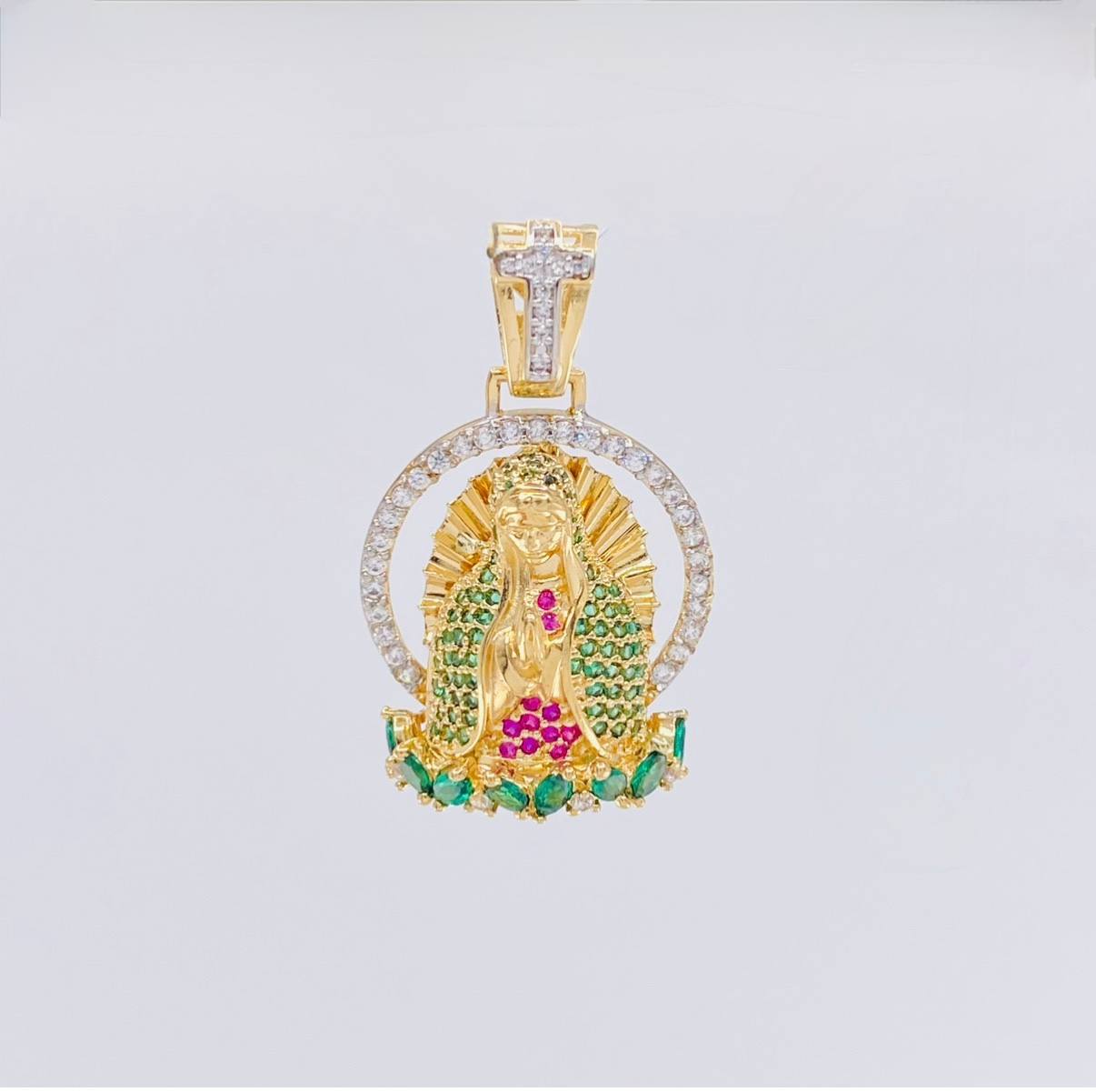 Pendant Virgin of Guadalupe in Relief 7.05g / 1 1/4 in 18K Yellow Gold