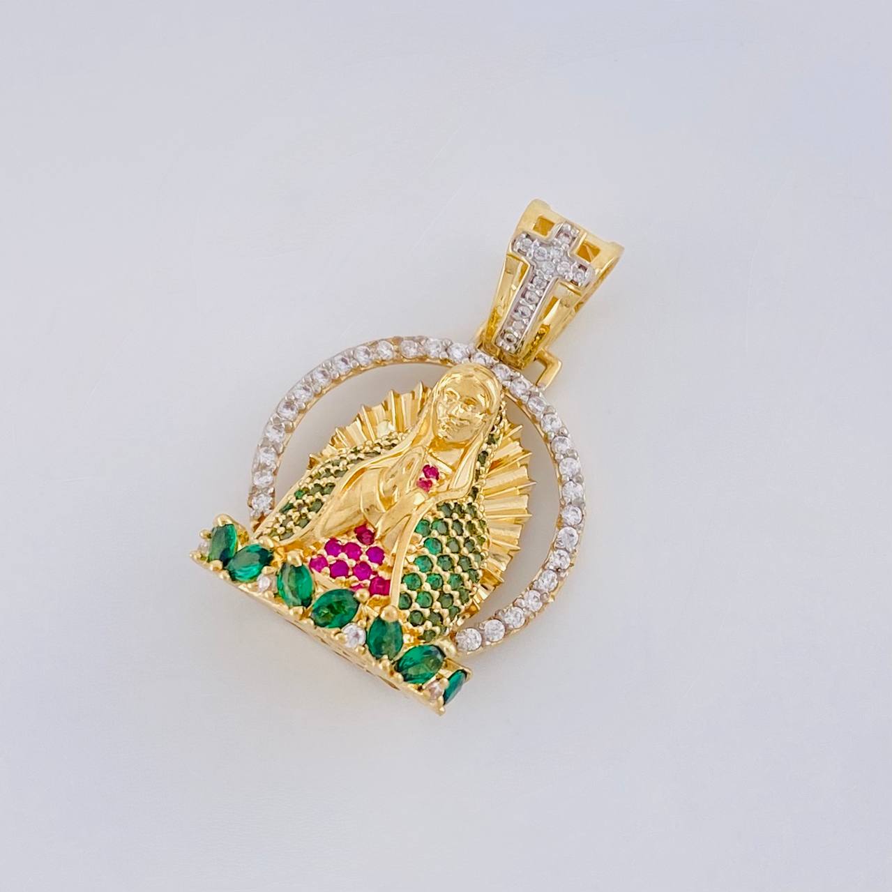 Pendant Virgin of Guadalupe in Relief 7.05g / 1 1/4 in 18K Yellow Gold