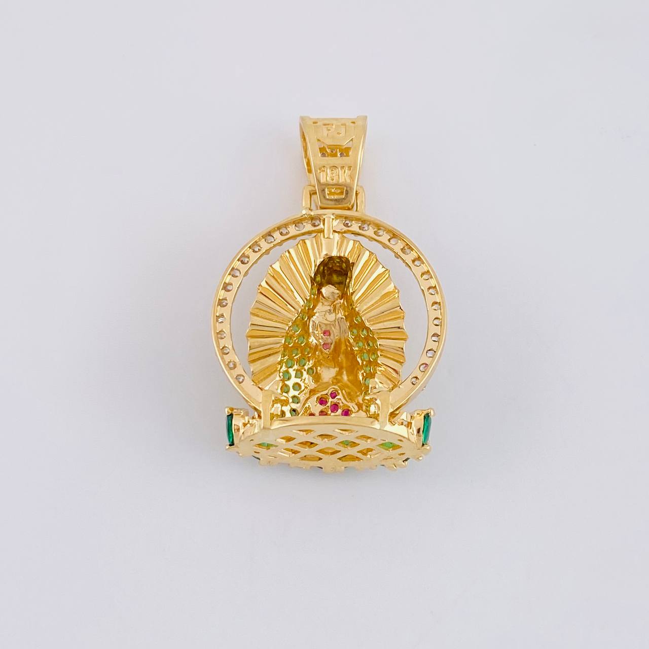 Pendant Virgin of Guadalupe in Relief 7.05g / 1 1/4 in 18K Yellow Gold