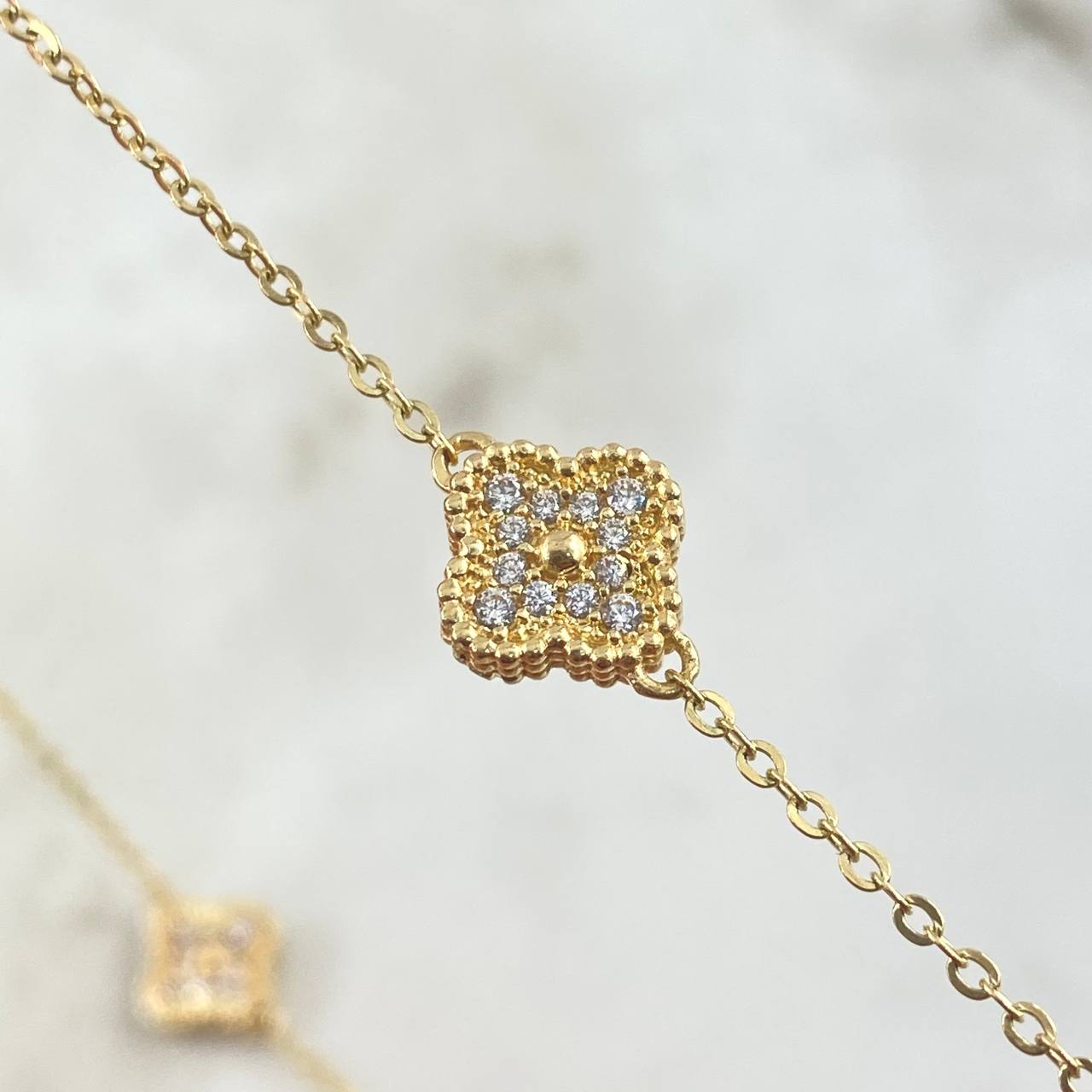 Classic Link Chain Trébol VCyA 6.95gr / 45cm / 1.5mm Dotted White Zirconia 18K Yellow Gold