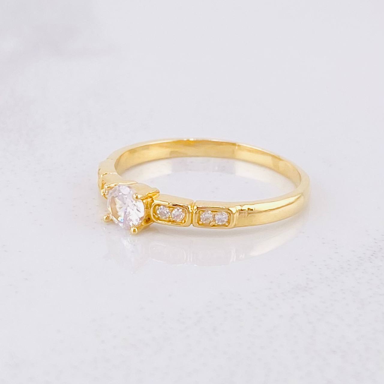 Anillo Piedra de Amor 2.1g / T7 1/4 Oro Amarillo 18K