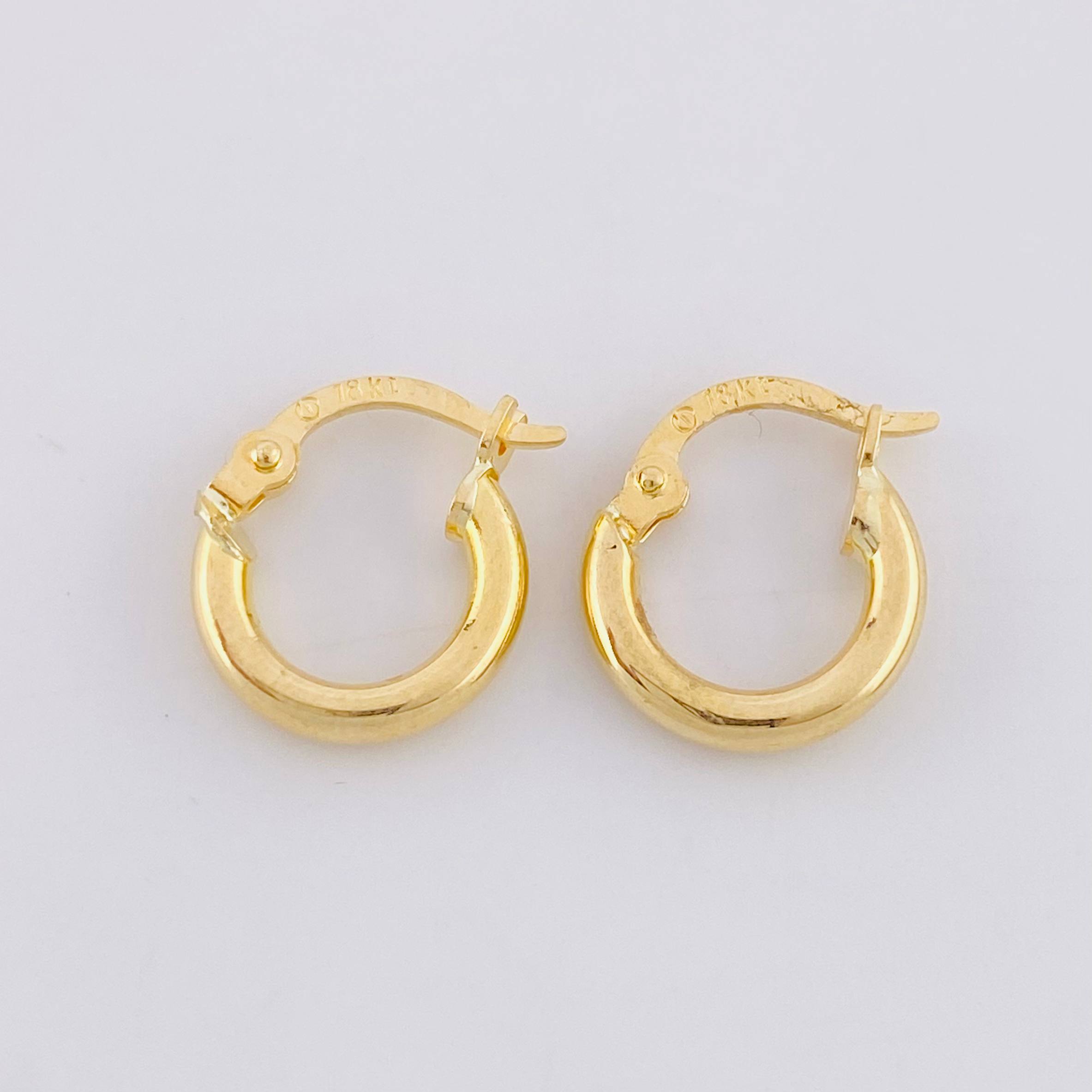 Candongas Vick 0.95g / 1/2 in Oro Amarillo 18K