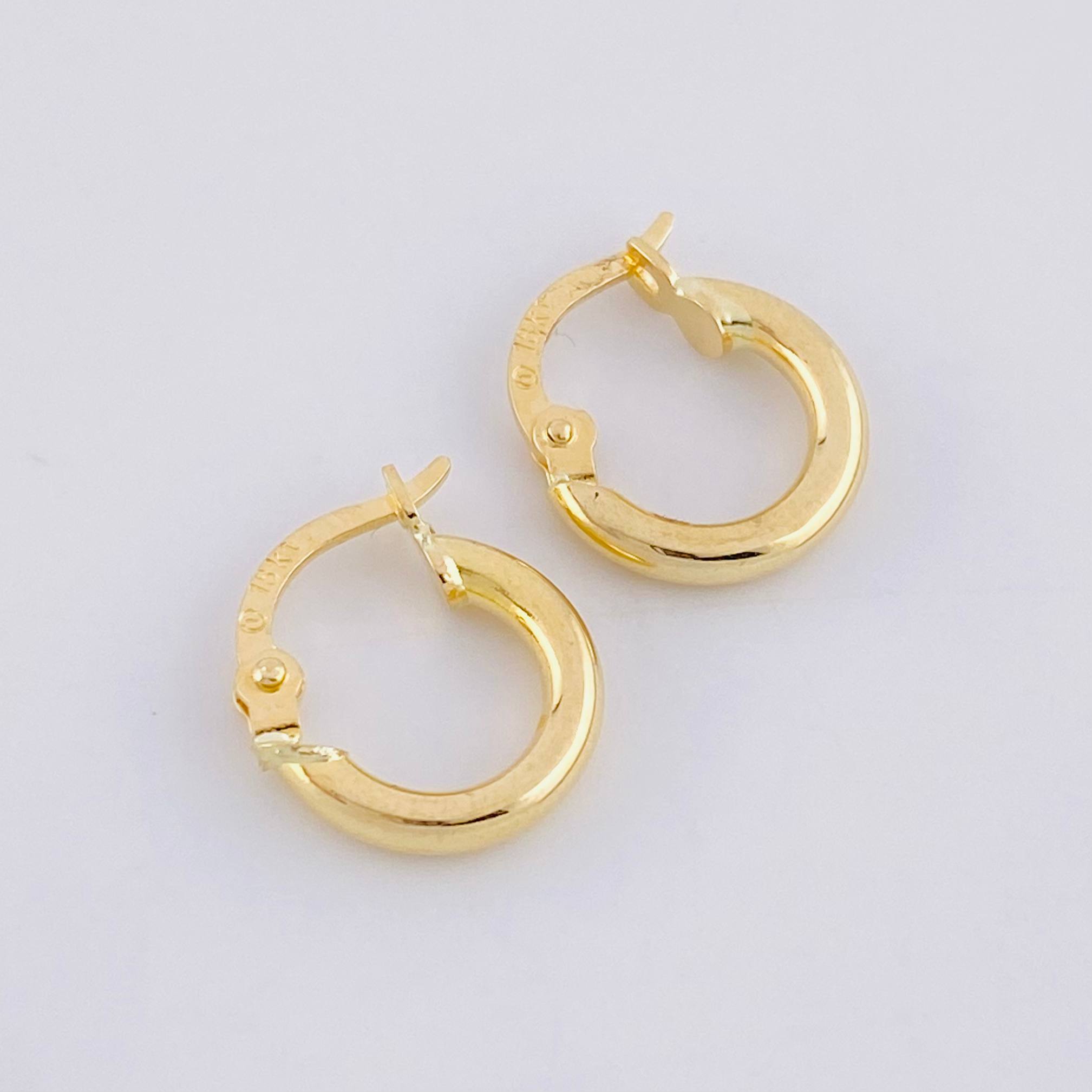 Candongas Vick 0.95g / 1/2 in Oro Amarillo 18K