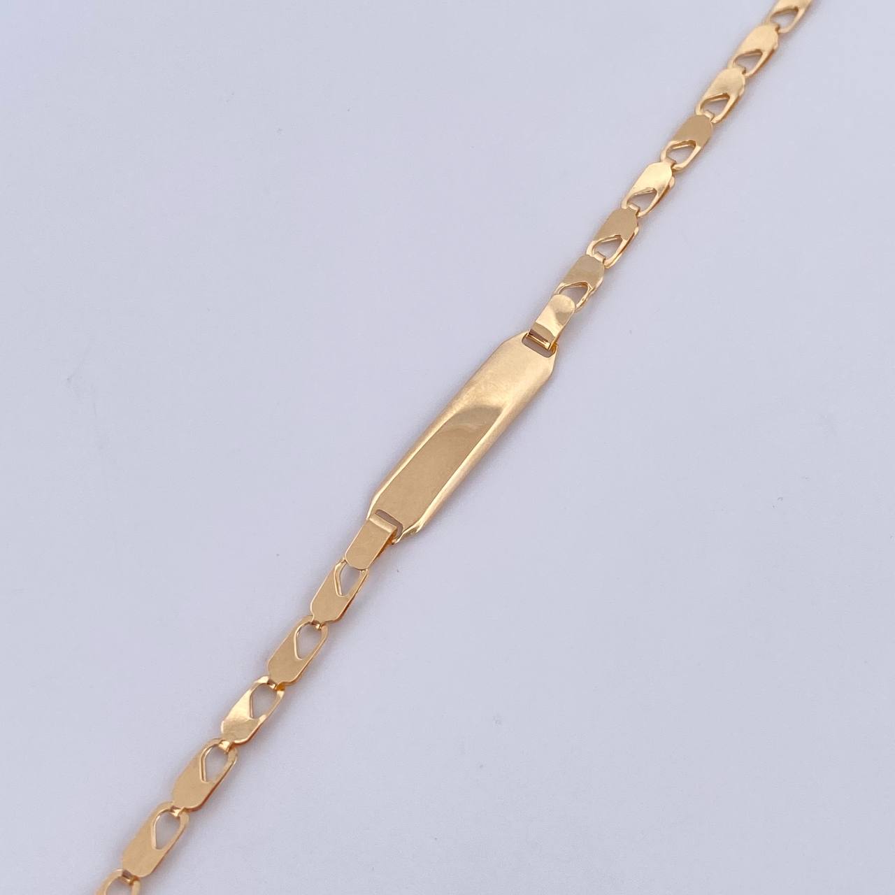 Pulso Bebé Ojiva 1.9gr / 15.1cm / 12.5mm Placa Octagonal Curva Oro Amarillo 18K &
