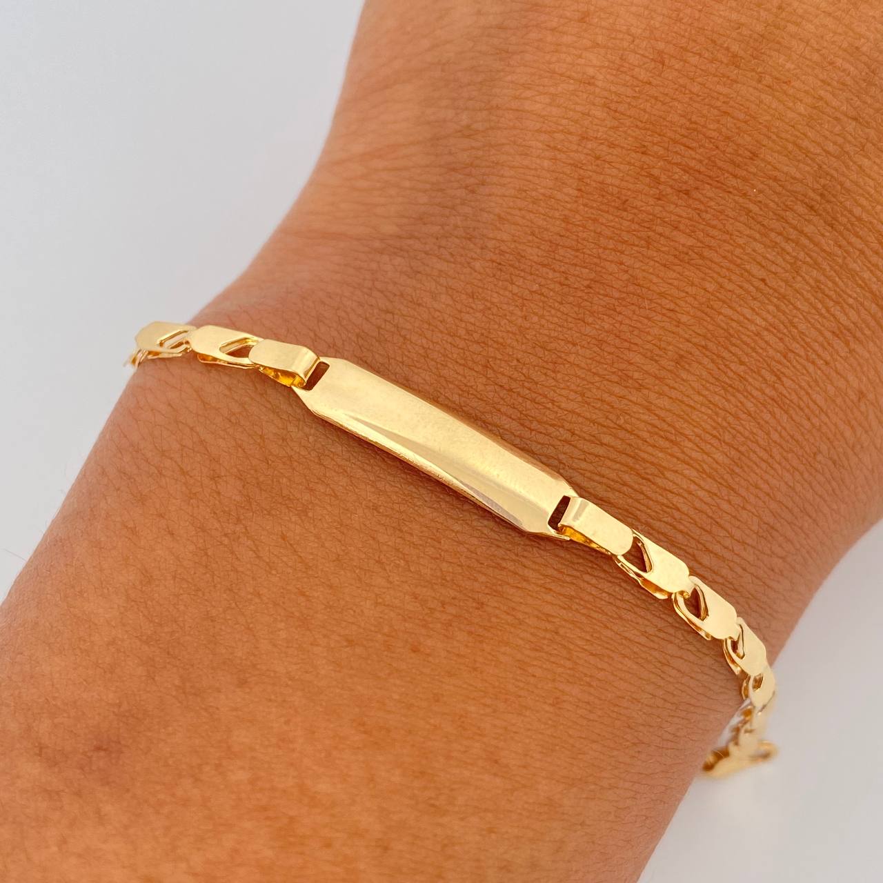 Pulso Bebé Ojiva 1.9gr / 15.1cm / 12.5mm Placa Octagonal Curva Oro Amarillo 18K &