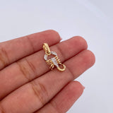 Dije Escorpion 1.1gr / 2.1cm / Circones Blancos Dos Oros Amarillo Blanco 18K &