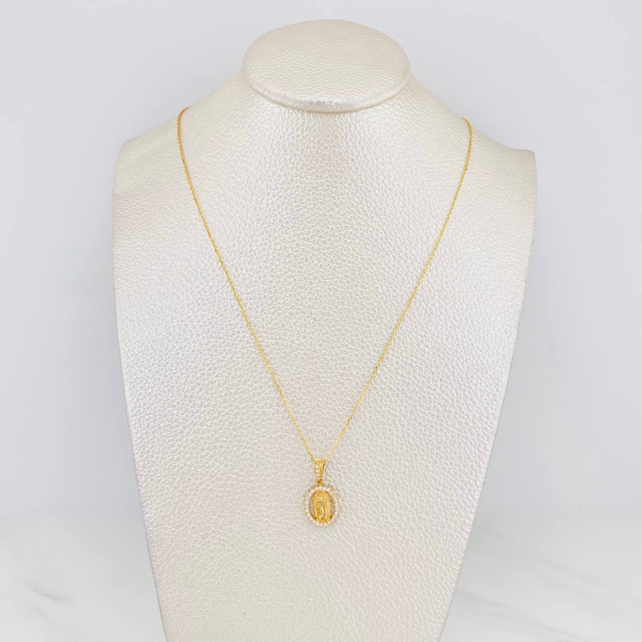 Classic Link Chain + Pendant Virgin Guadalupe / 2.7g / 18 in Yellow Gold 18K