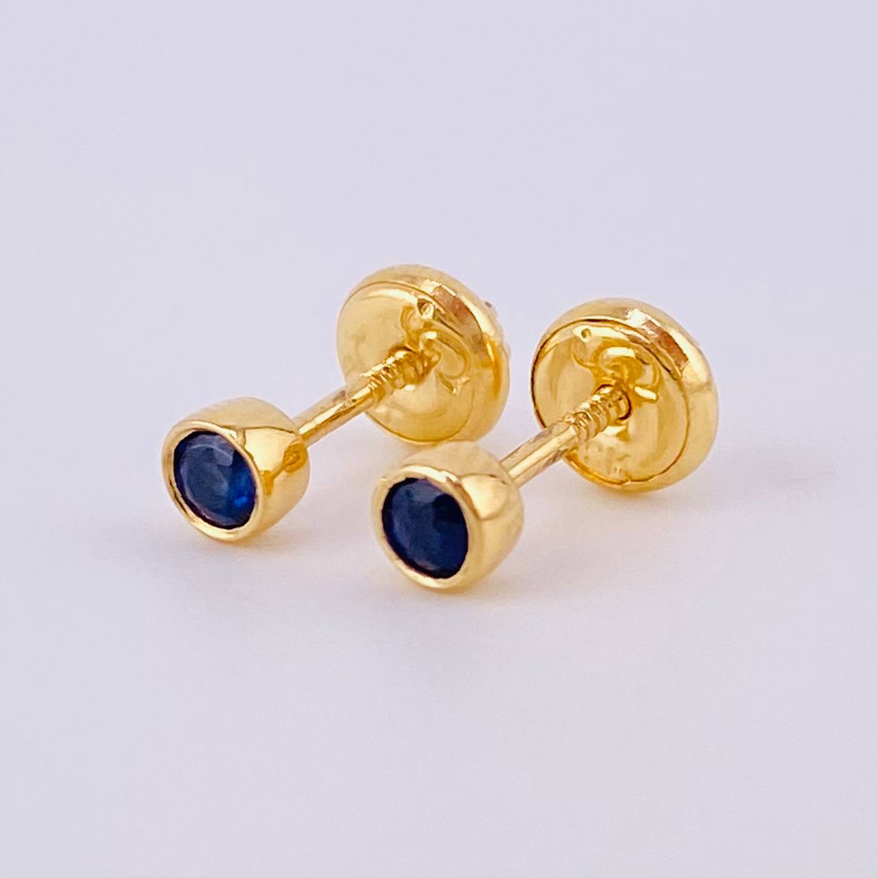 Circle Sapphire Stud Earrings 26Pts 0.9gr / 3.6mm 18K Yellow Gold