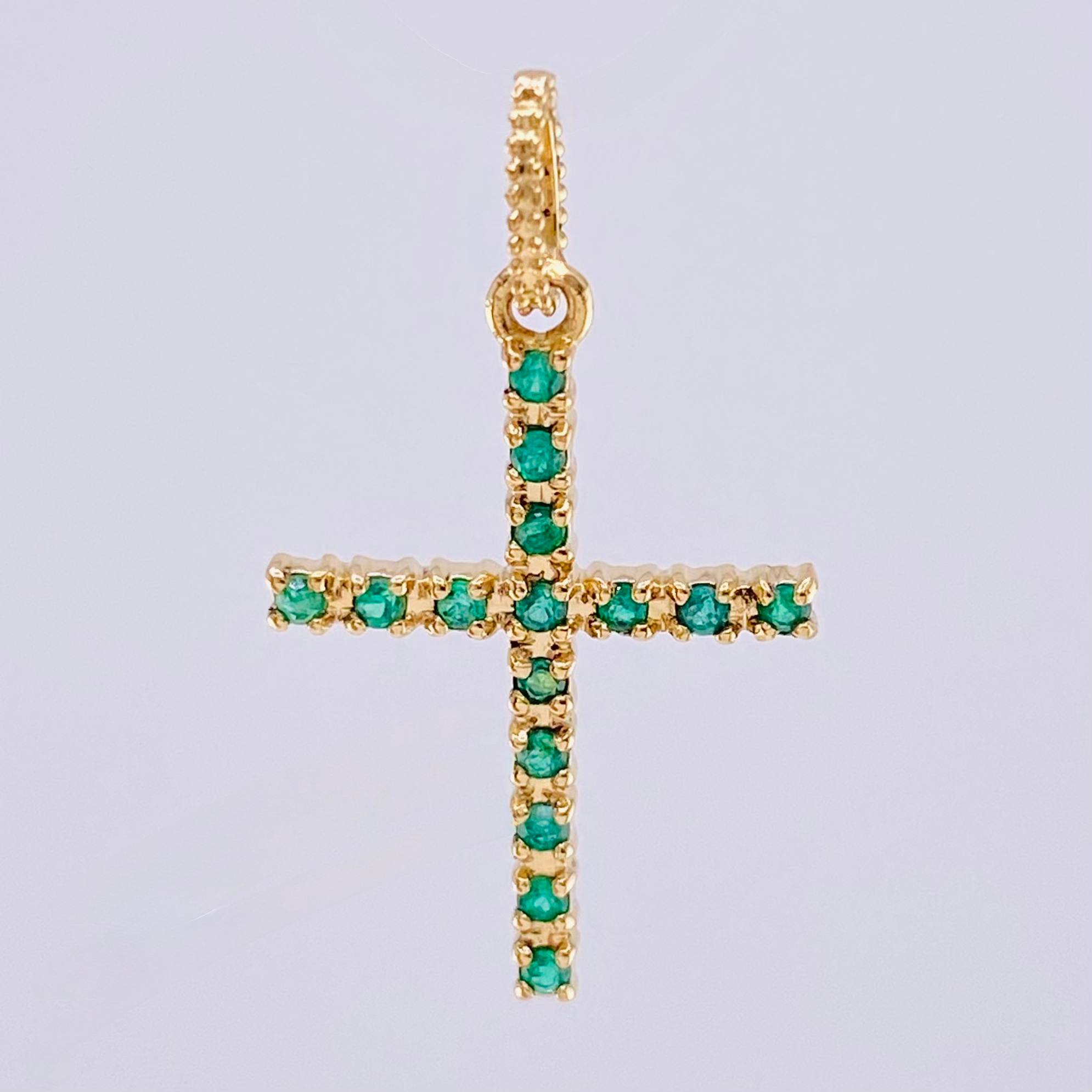 Emerald Cross Pendant 14pts 0.95gr / 1 in / 18K Yellow Gold