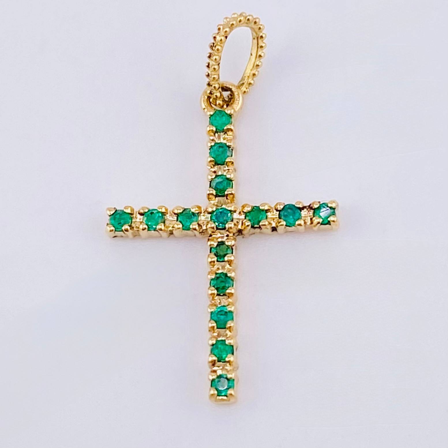 Dije Cruz Esmeralda 11pts 0.85gr / 1 in / Oro Amarillo 18K *