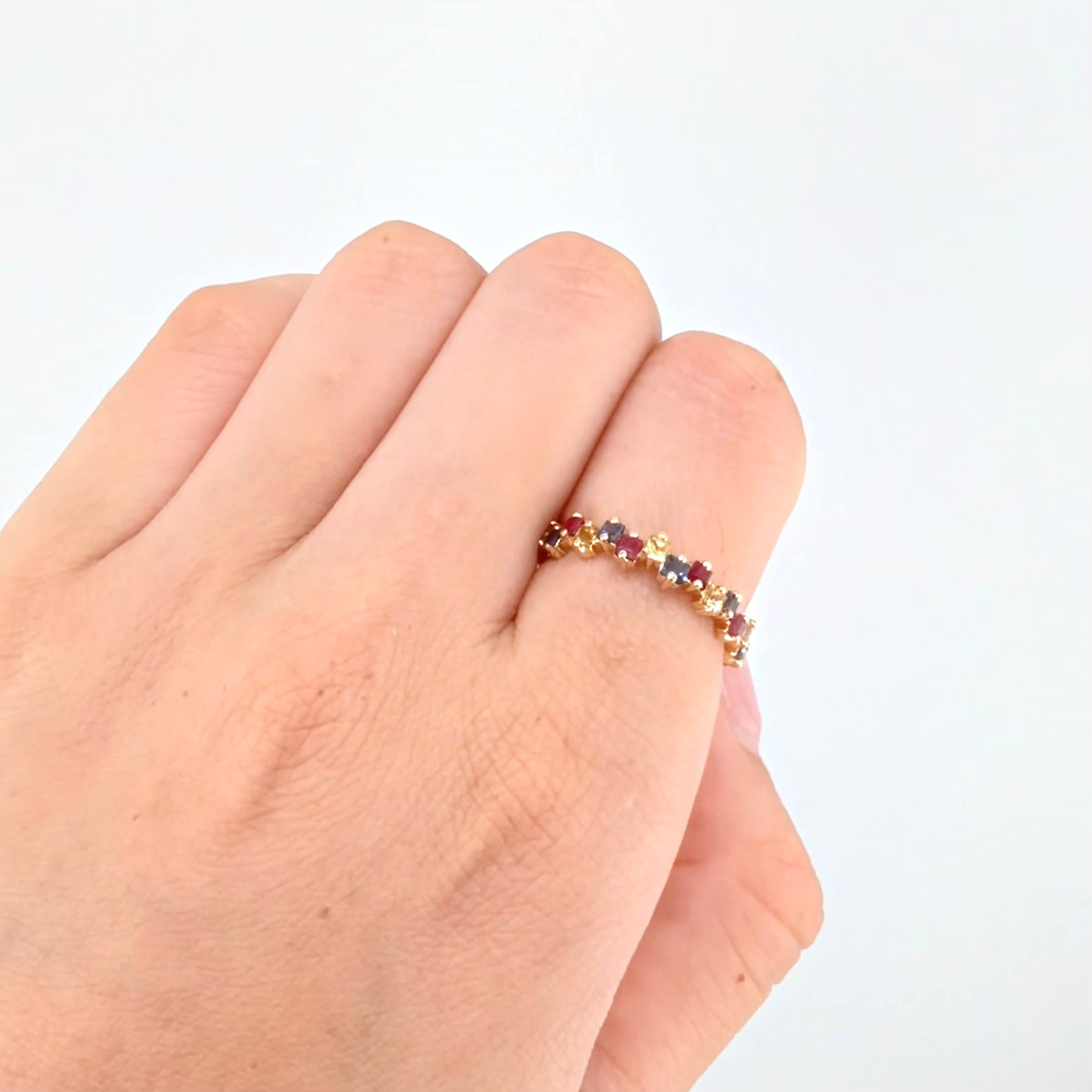 Anillo Zafiros Amarillos Azules Fucsias 91pts 1.9gr / T6 1/2 / Oro Amarillo 18K