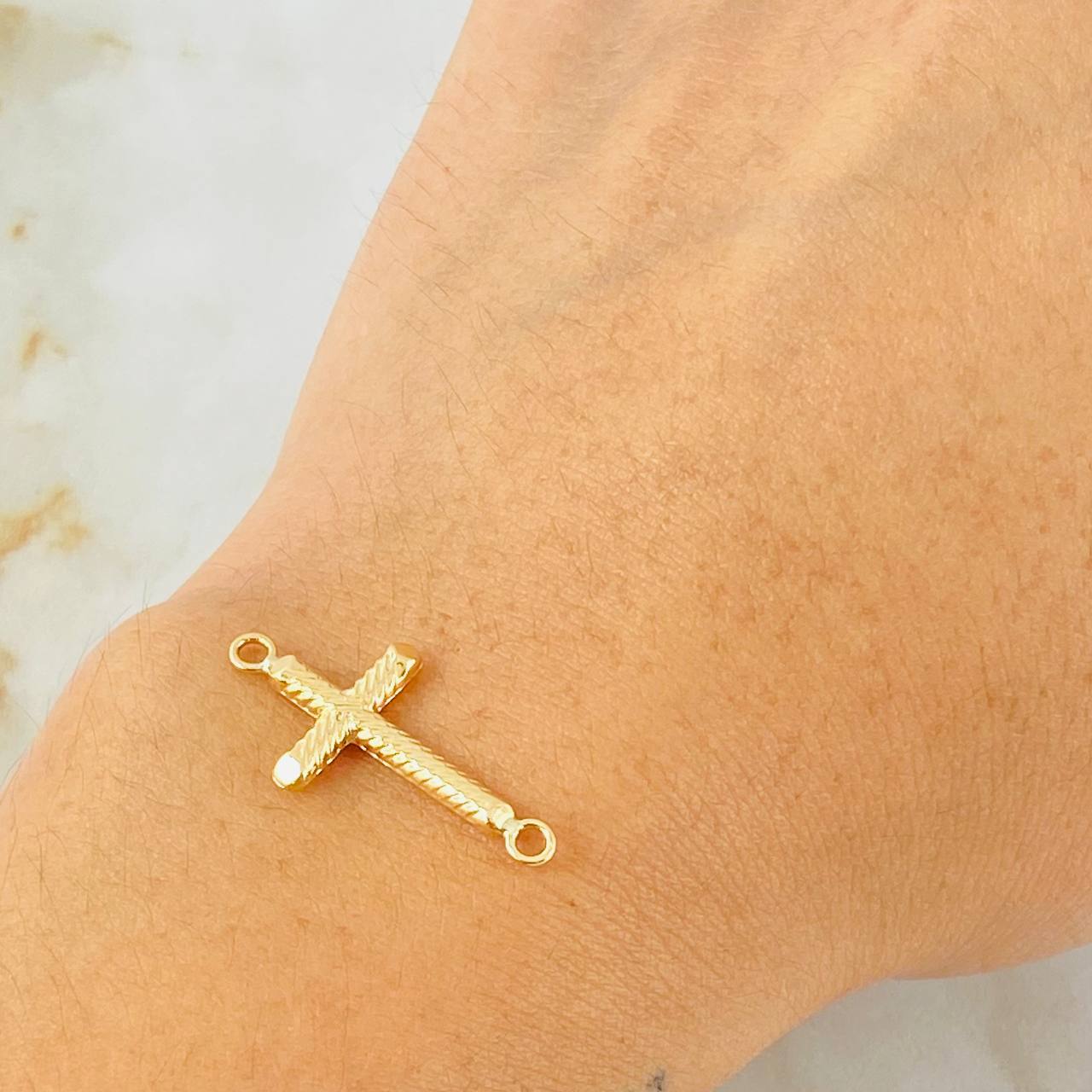 Herraje Cruz 0.85gr / 1 1/2 in / Oro Amarillo 18K