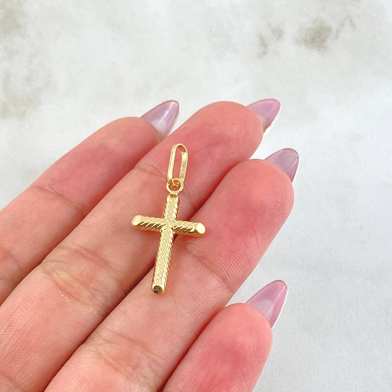Dije Cruz 0.9gr / 1 1/4 in / Oro Amarillo 18K