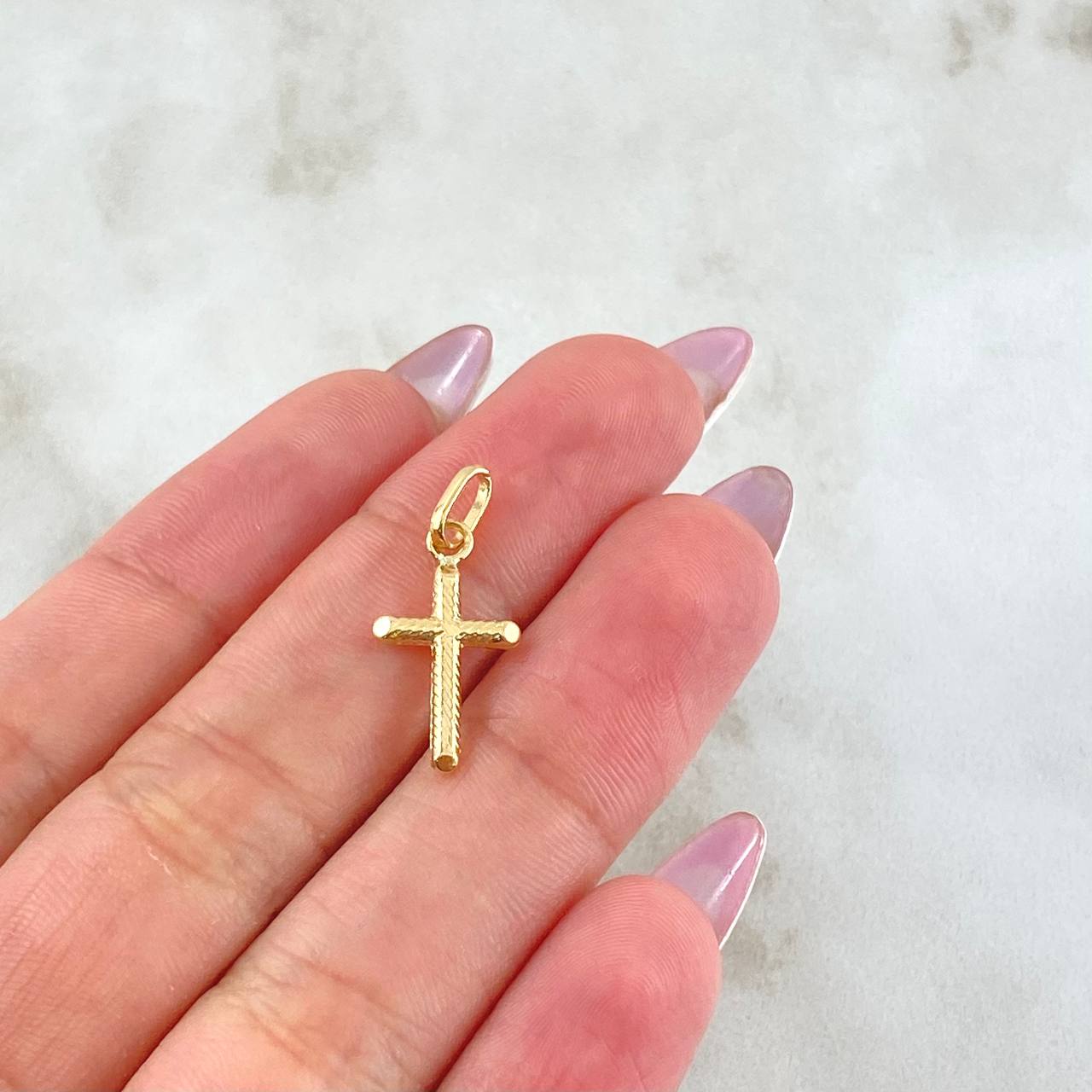 Dije Cruz 0.6gr / 1 in / Oro Amarillo 18K ©