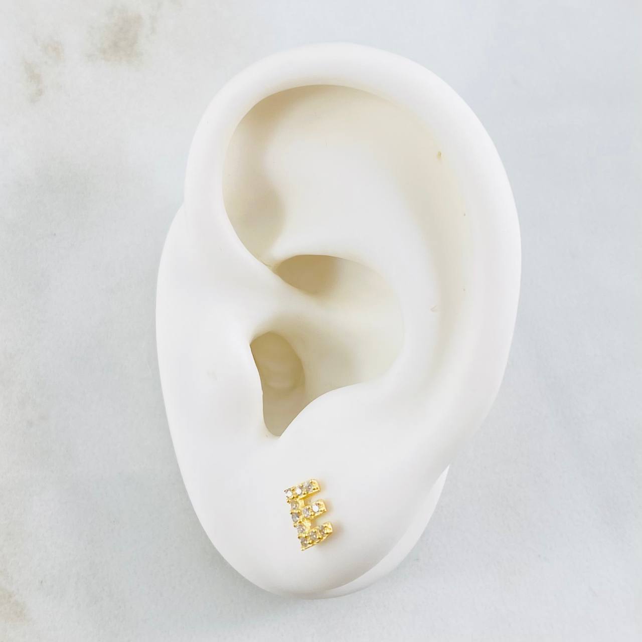 Topos Letra E 0.85gr / Oro Amarillo 18K *